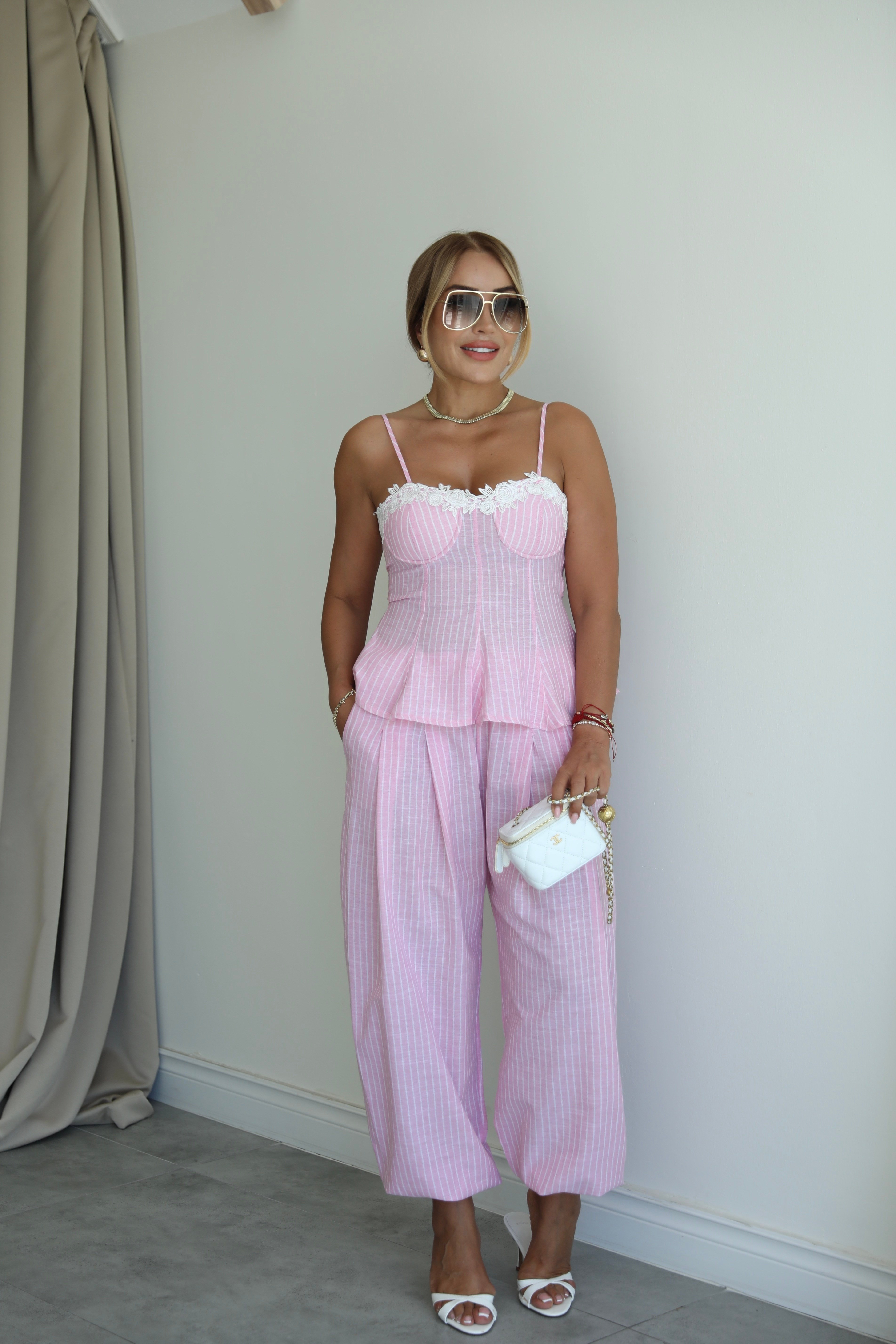 Pembe Beyaz Çizgili Keten Balenli Takım 