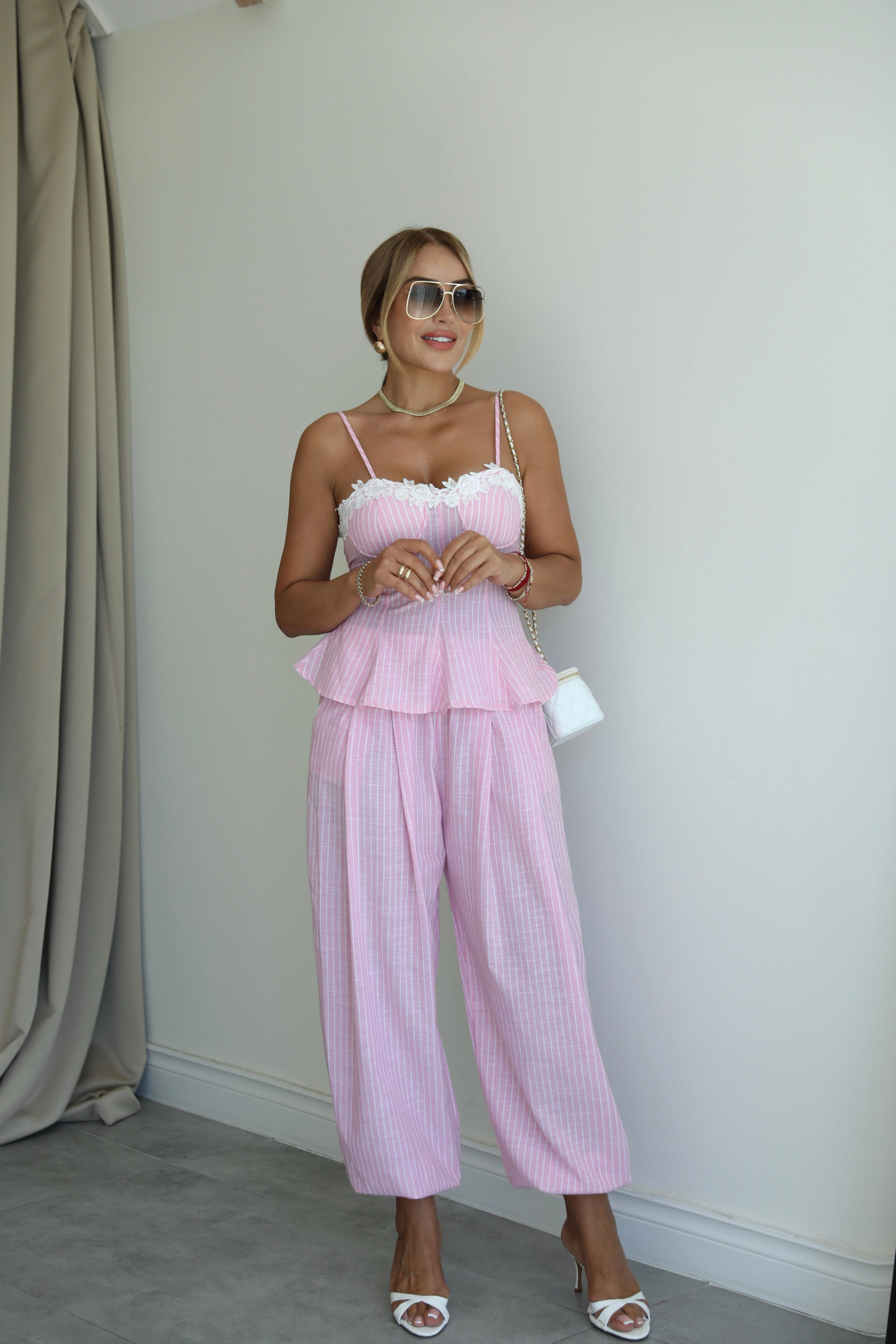 Pembe Beyaz Çizgili Keten Balenli Takım 
