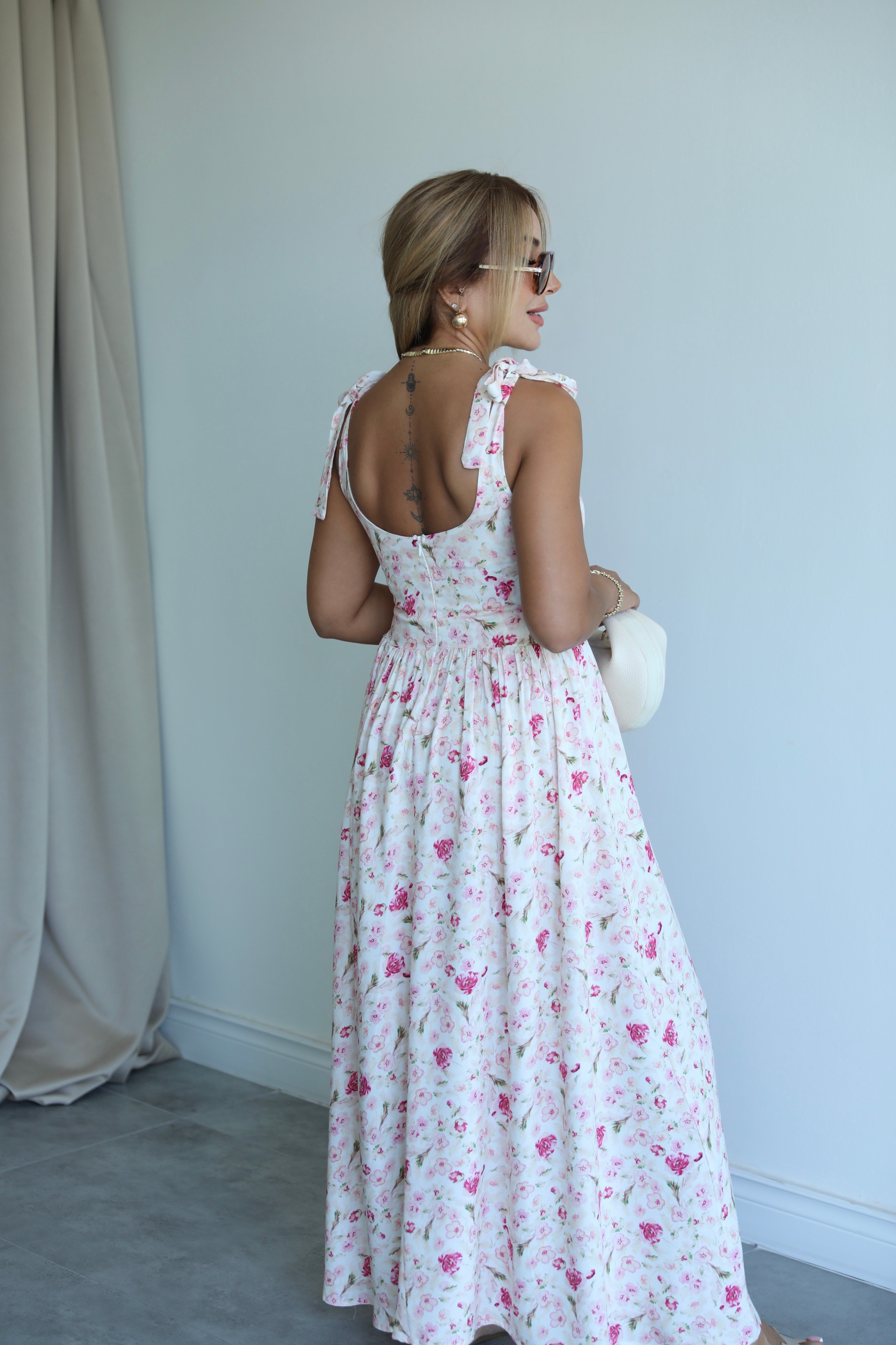 Pembe Çiçekli Bağlamalı Elbise 