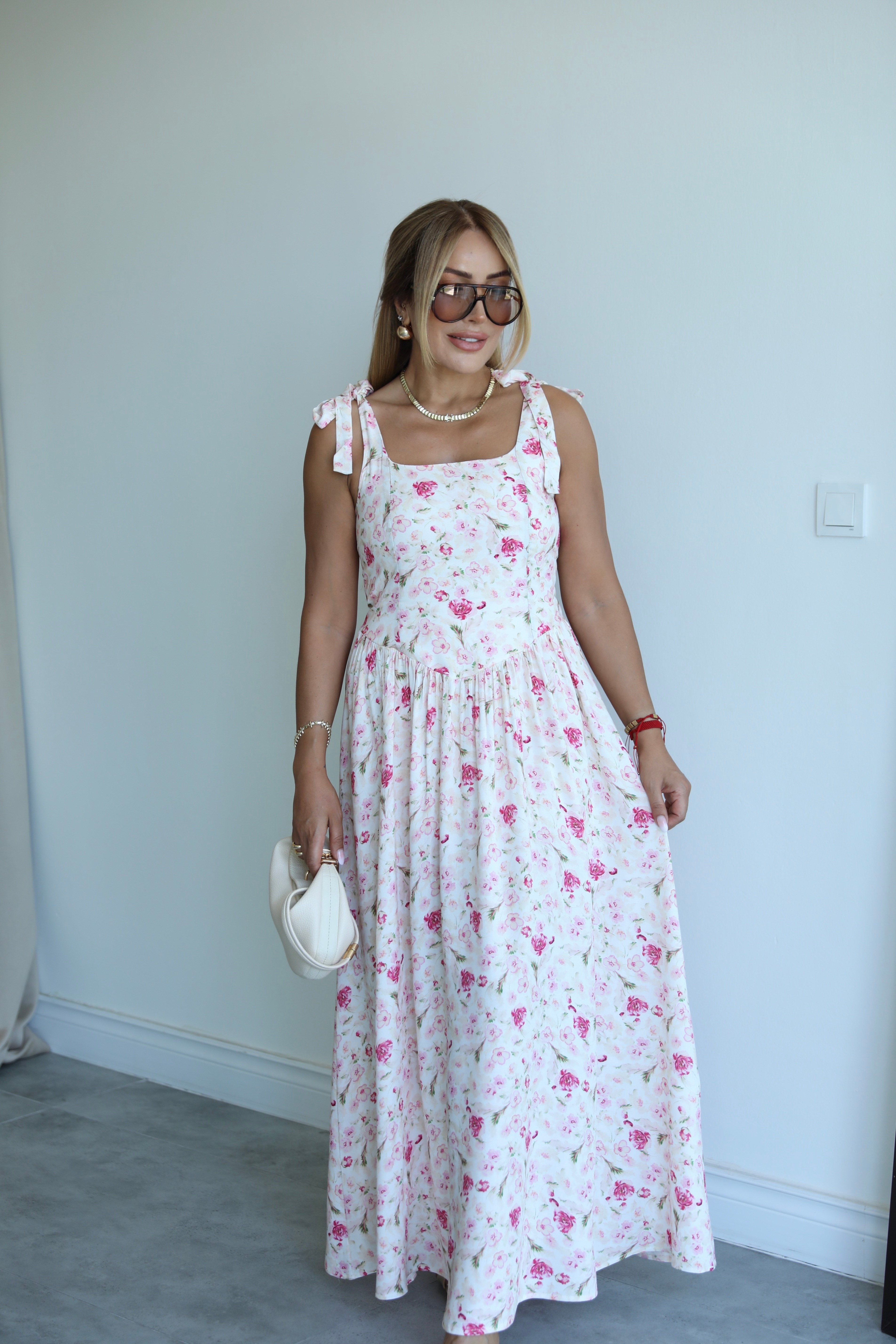 Pembe Çiçekli Bağlamalı Elbise 
