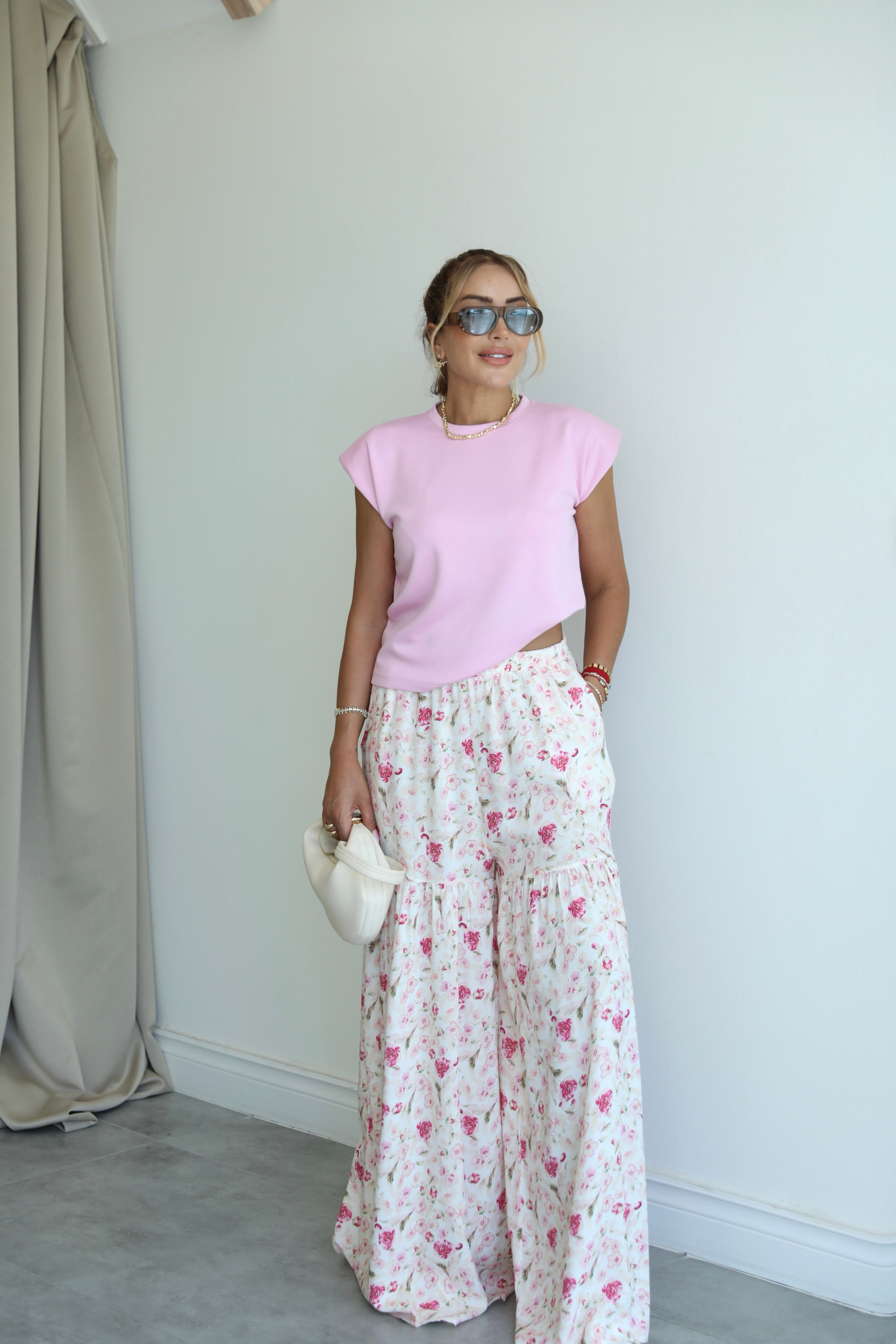 Pembe Çiçekli Dikiş Detaylı Bol Pantolon 