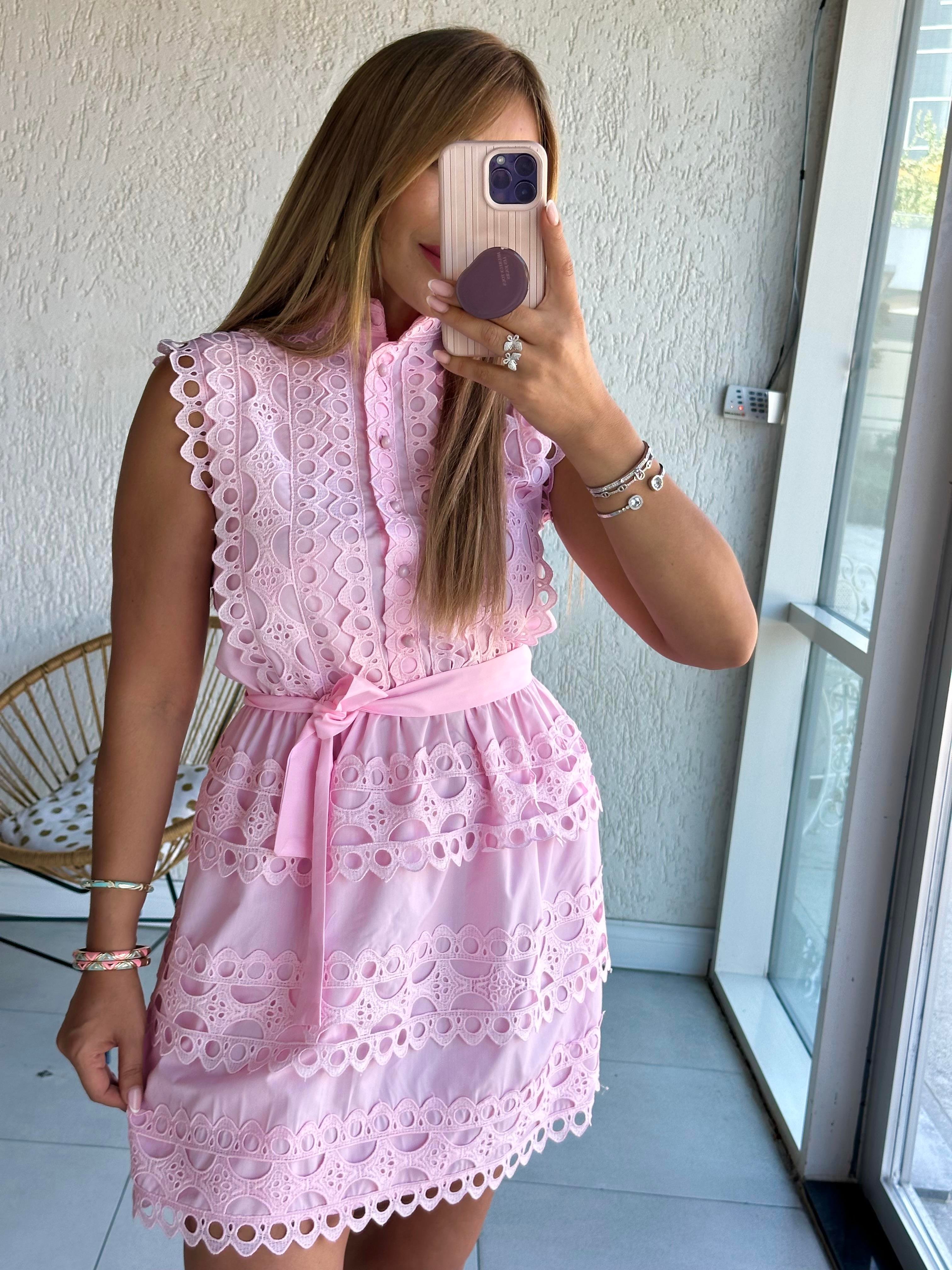 Pembe Dantel Detaylı Kısa Elbise