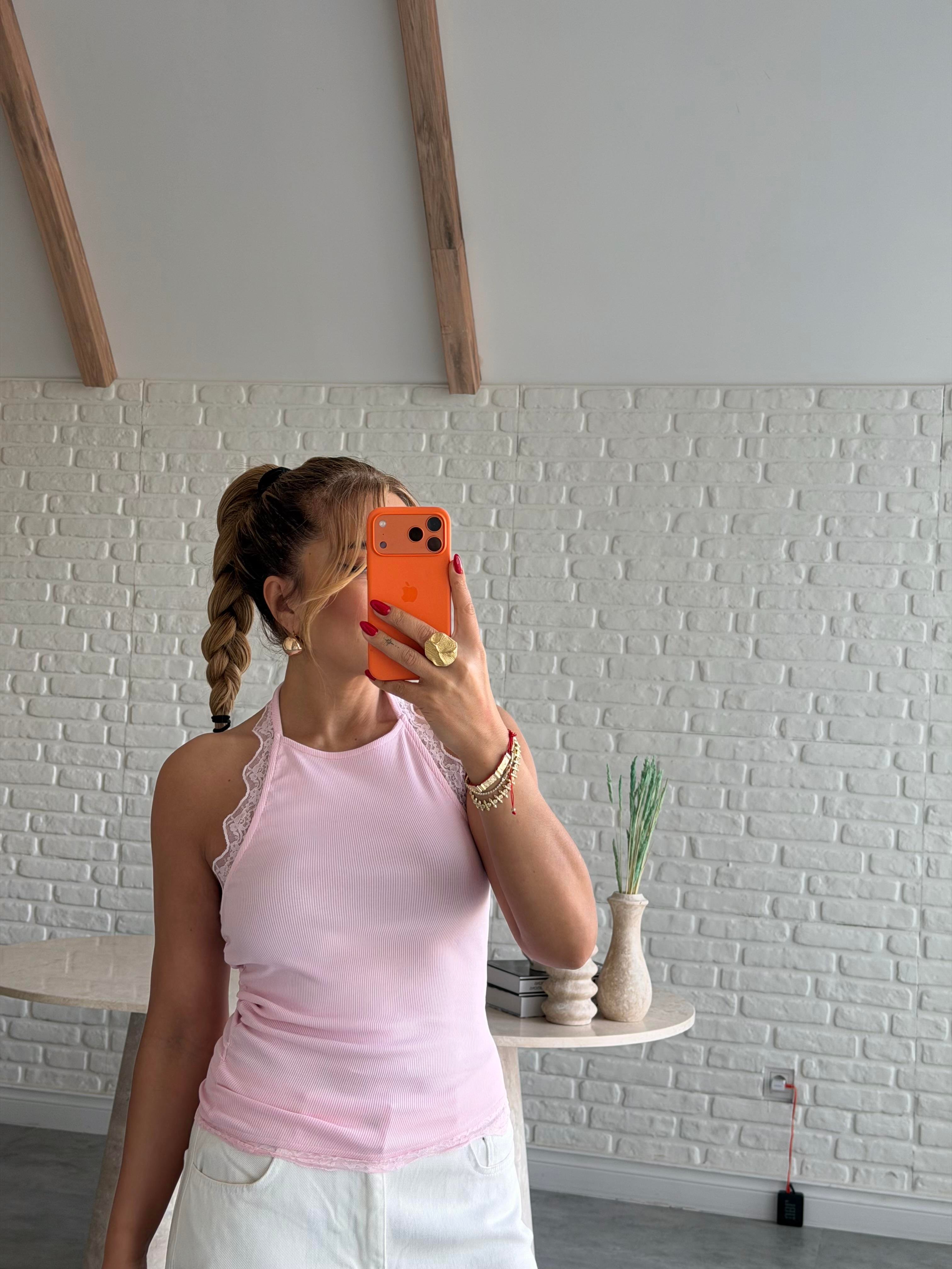 Pembe Dantelli Dekolteli Bluz