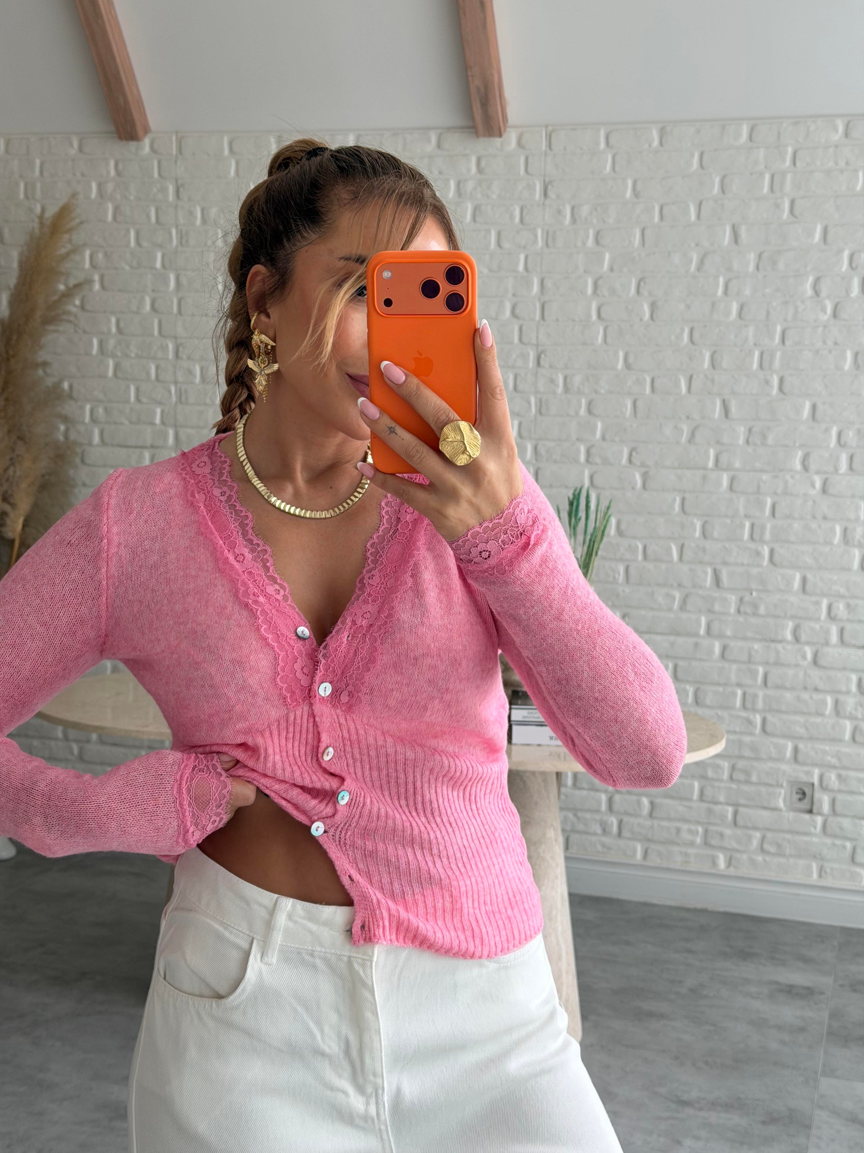 Pembe Dokulu Yaka Dantel Hırka
