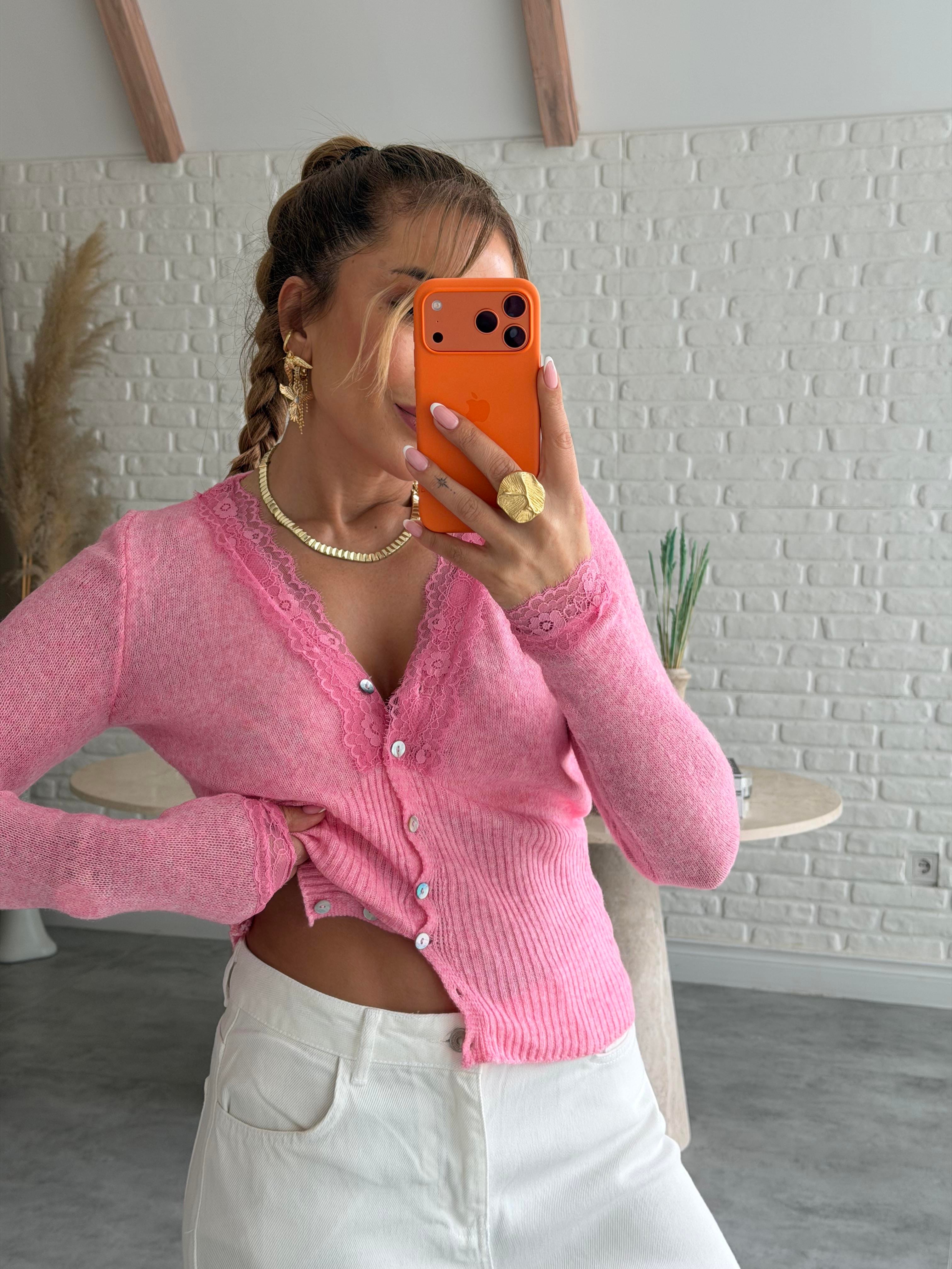 Pembe Dokulu Yaka Dantel Hırka