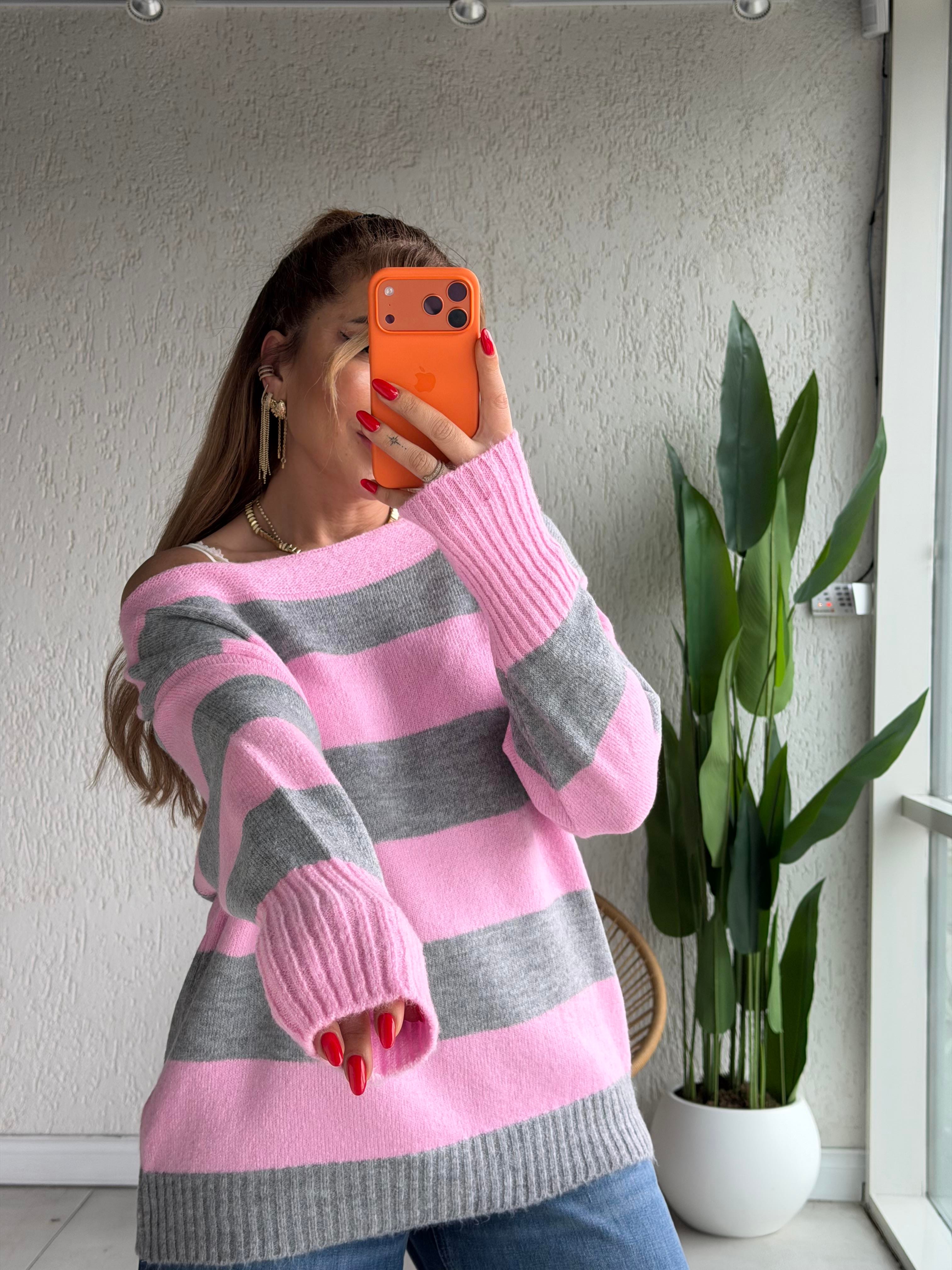 Pembe Gri Çizili Kayık Yaka Triko