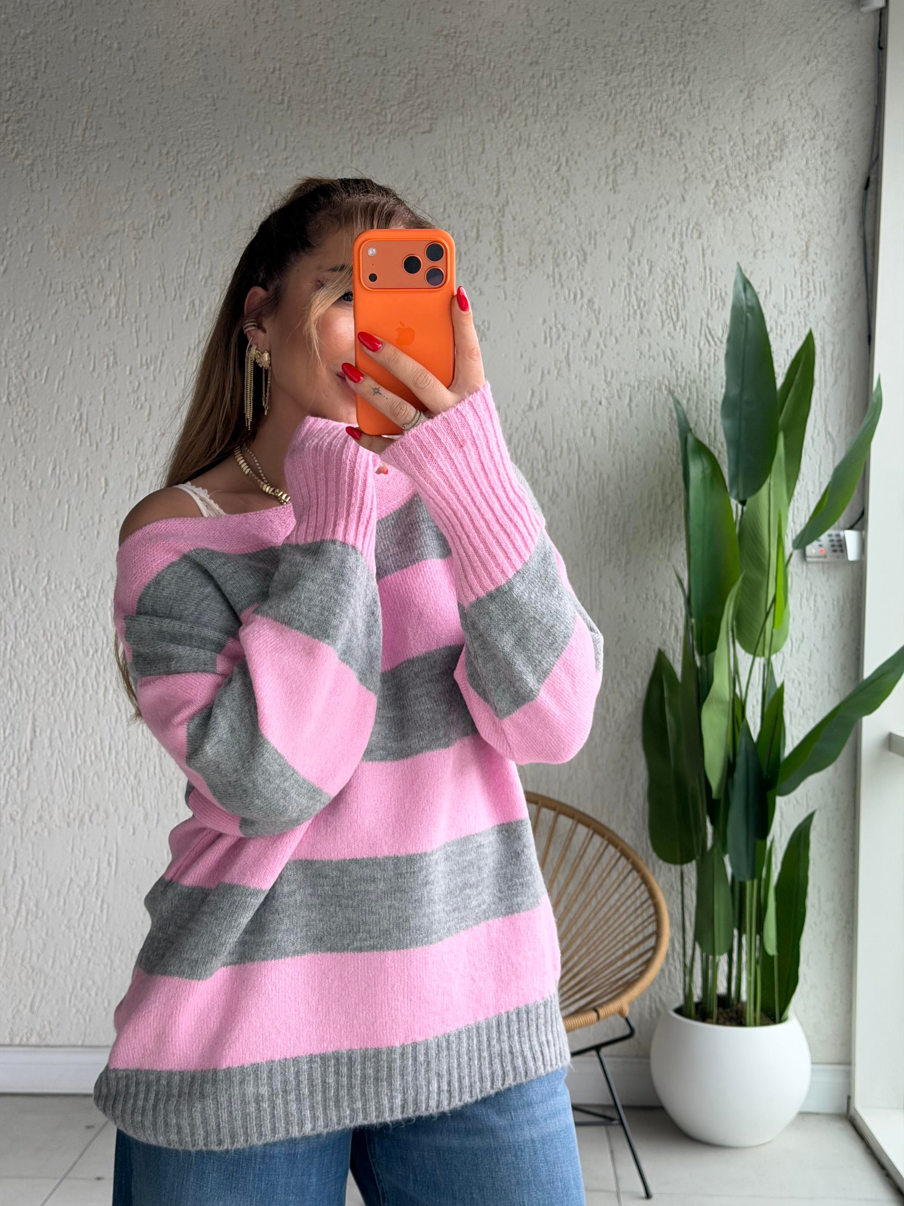 Pembe Gri Çizili Kayık Yaka Triko