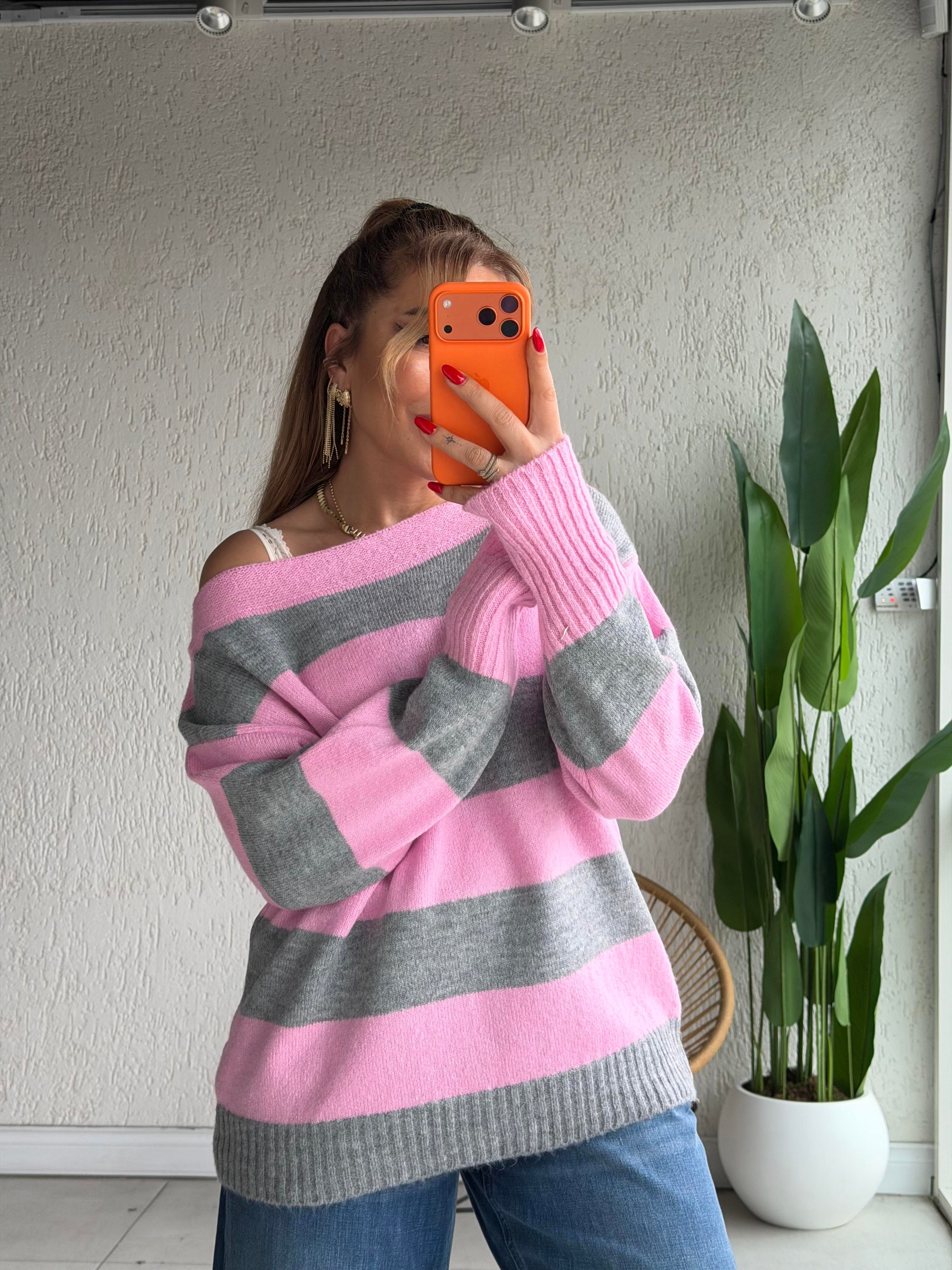 Pembe Gri Çizili Kayık Yaka Triko