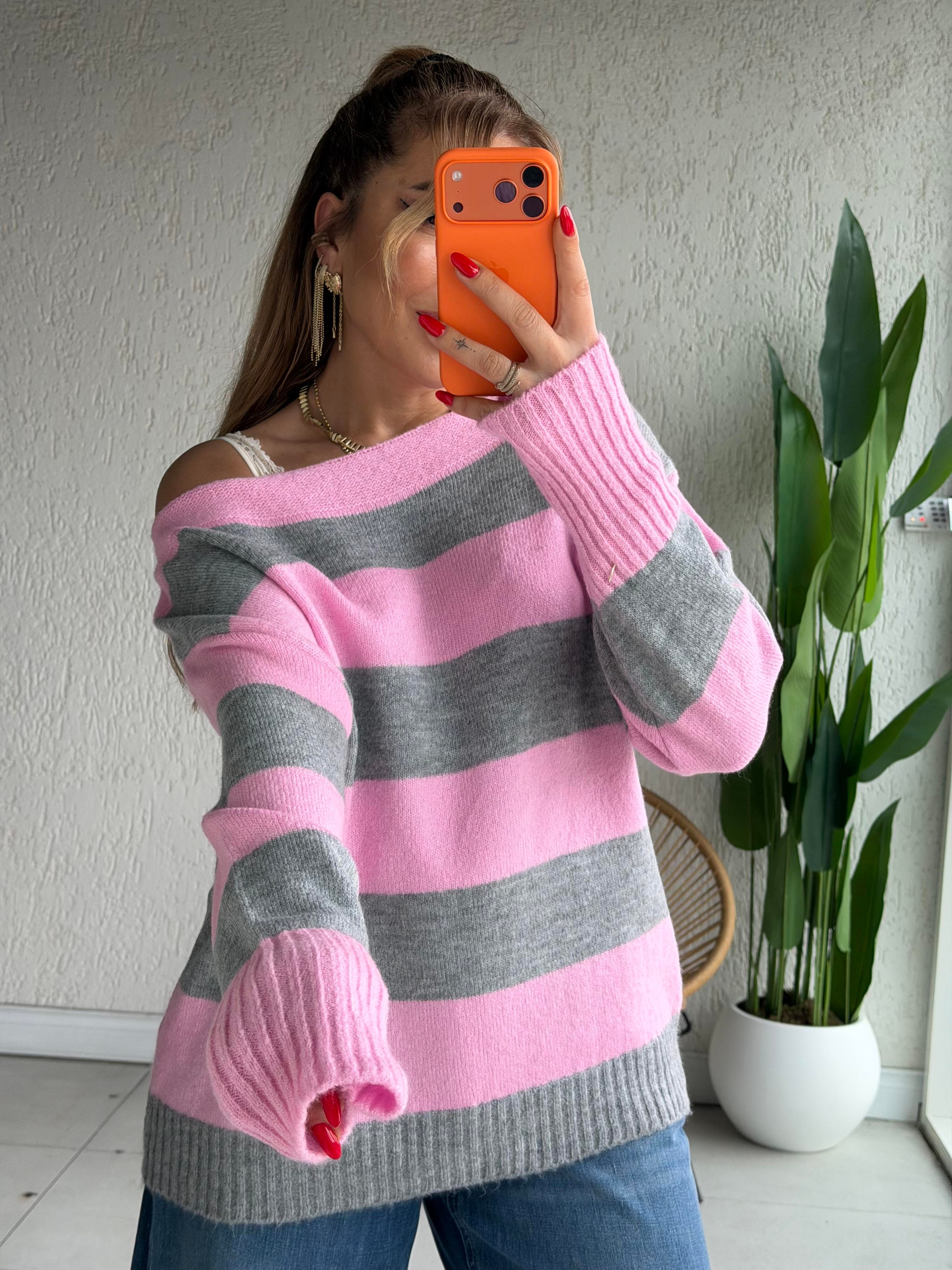 Pembe Gri Çizili Kayık Yaka Triko