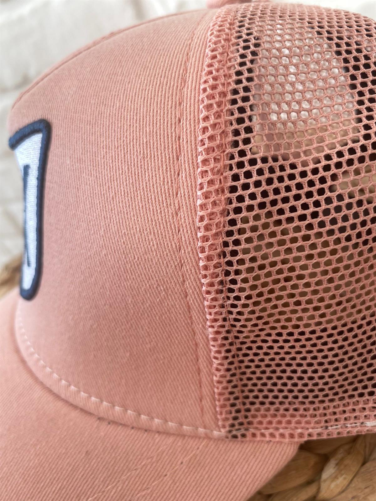 Pembe Nakışlı Şapka