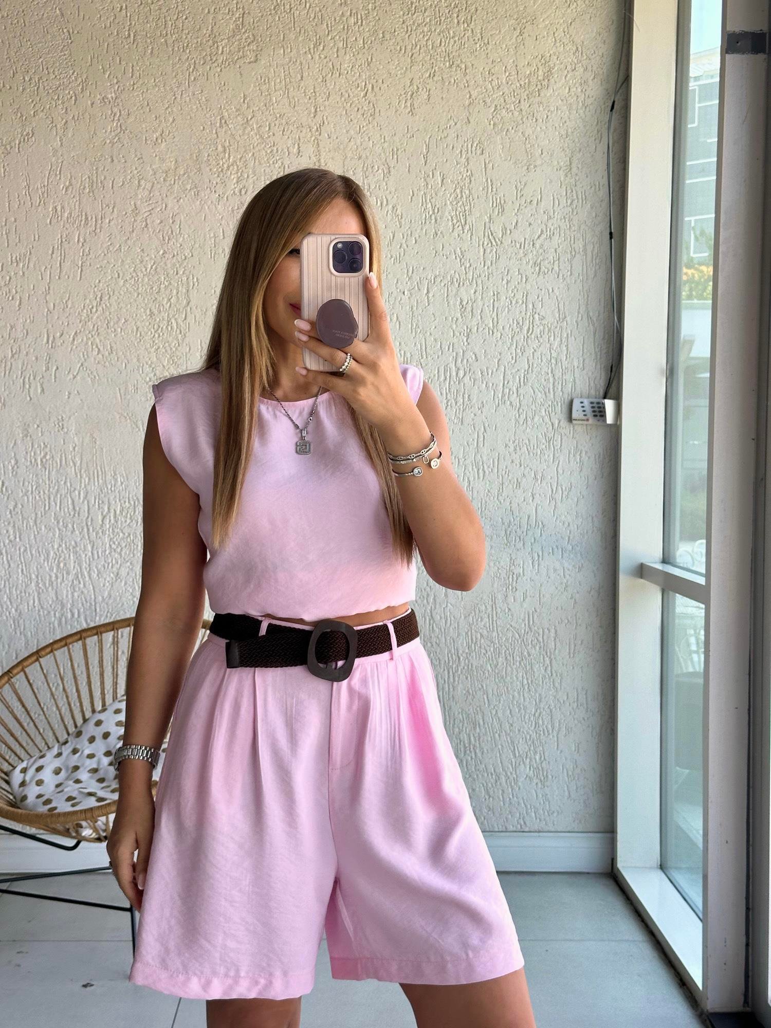 Pembe Vatkalı Kemerli Şort Bluz Takım