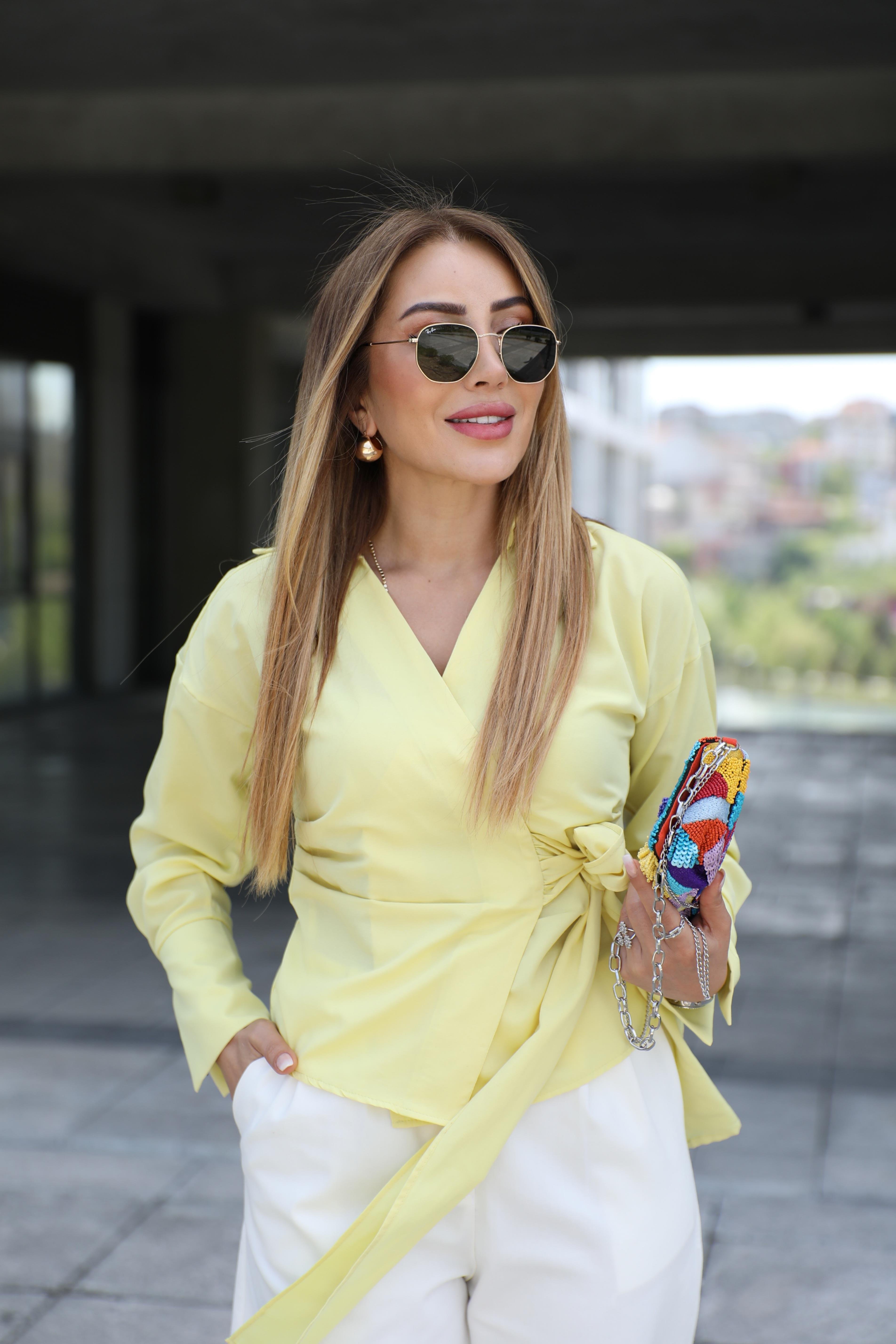 Sarı Bağlama Detaylı Gömlek 