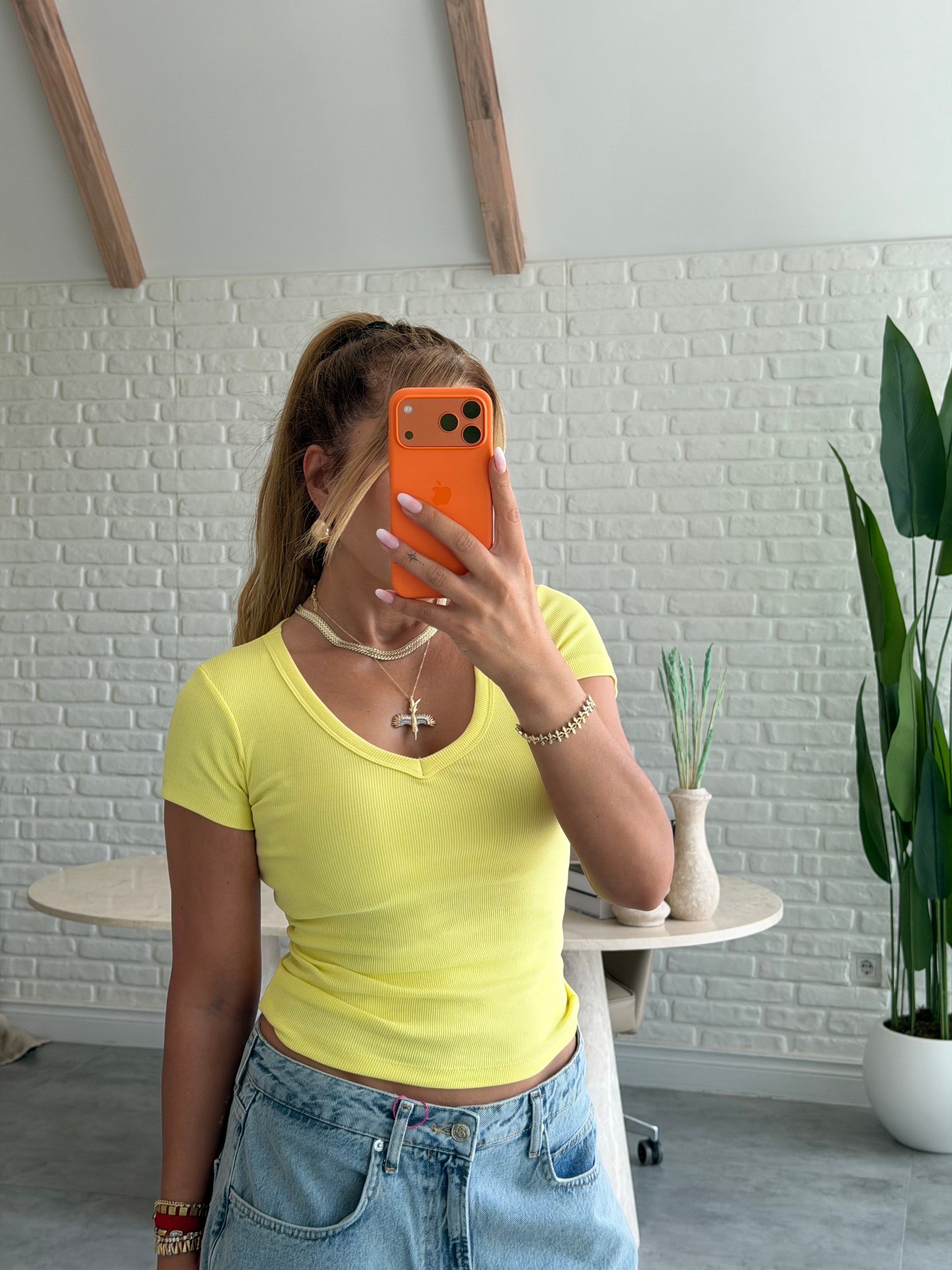 Sarı Fitilli V Yaka T-shirt 