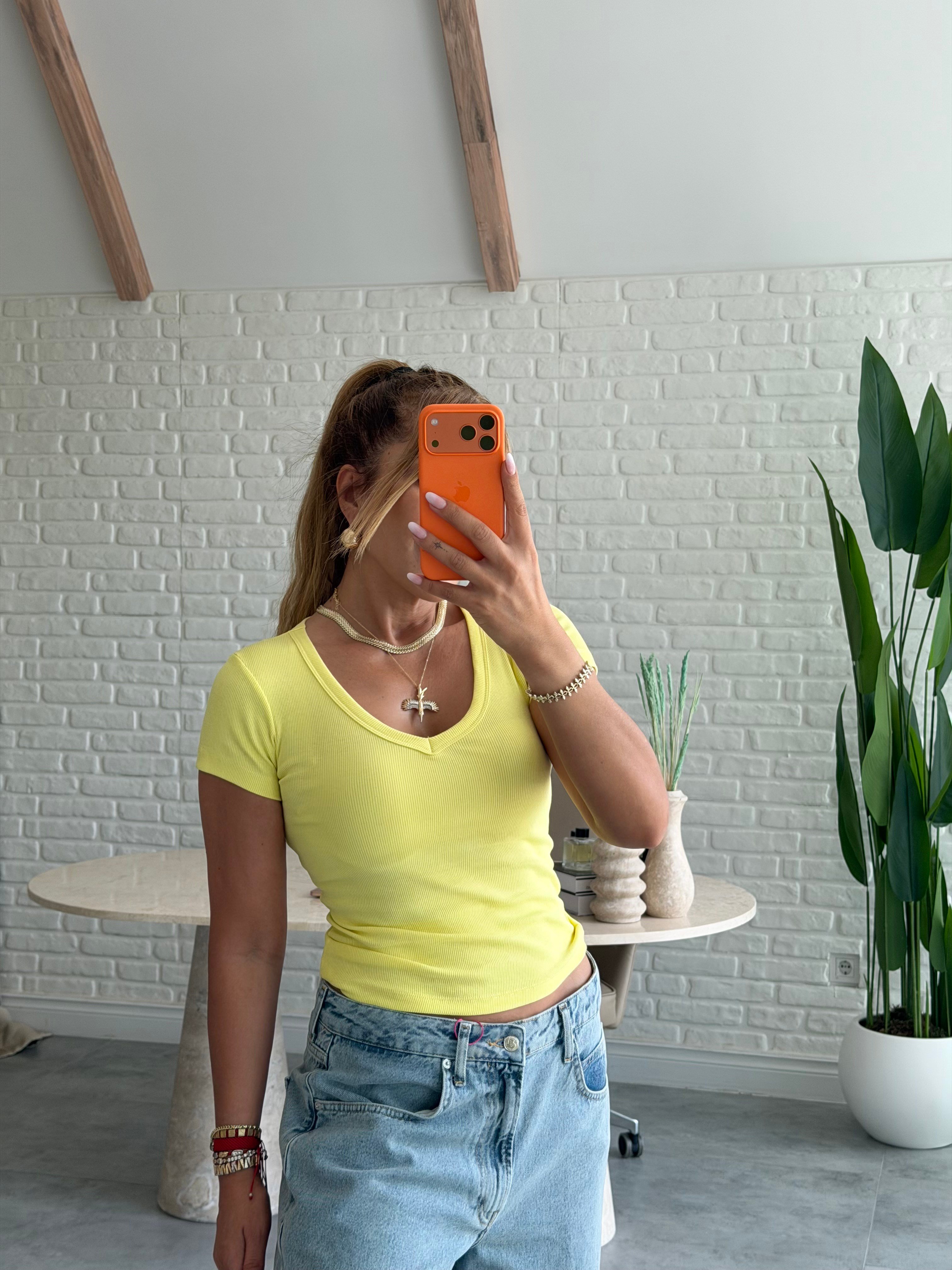 Sarı Fitilli V Yaka T-shirt 