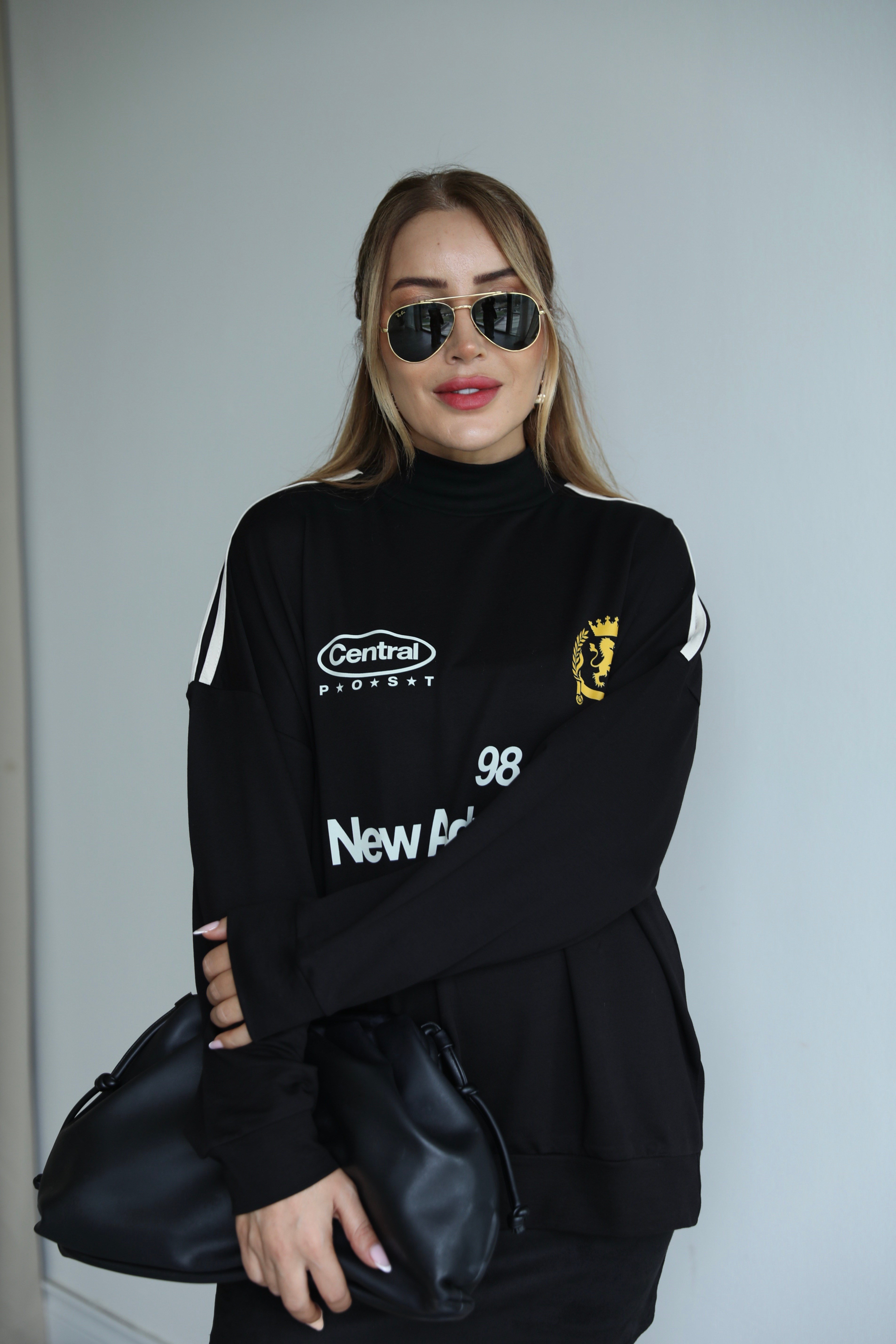 Siyah Baskılı Şerit Detaylı Sweat