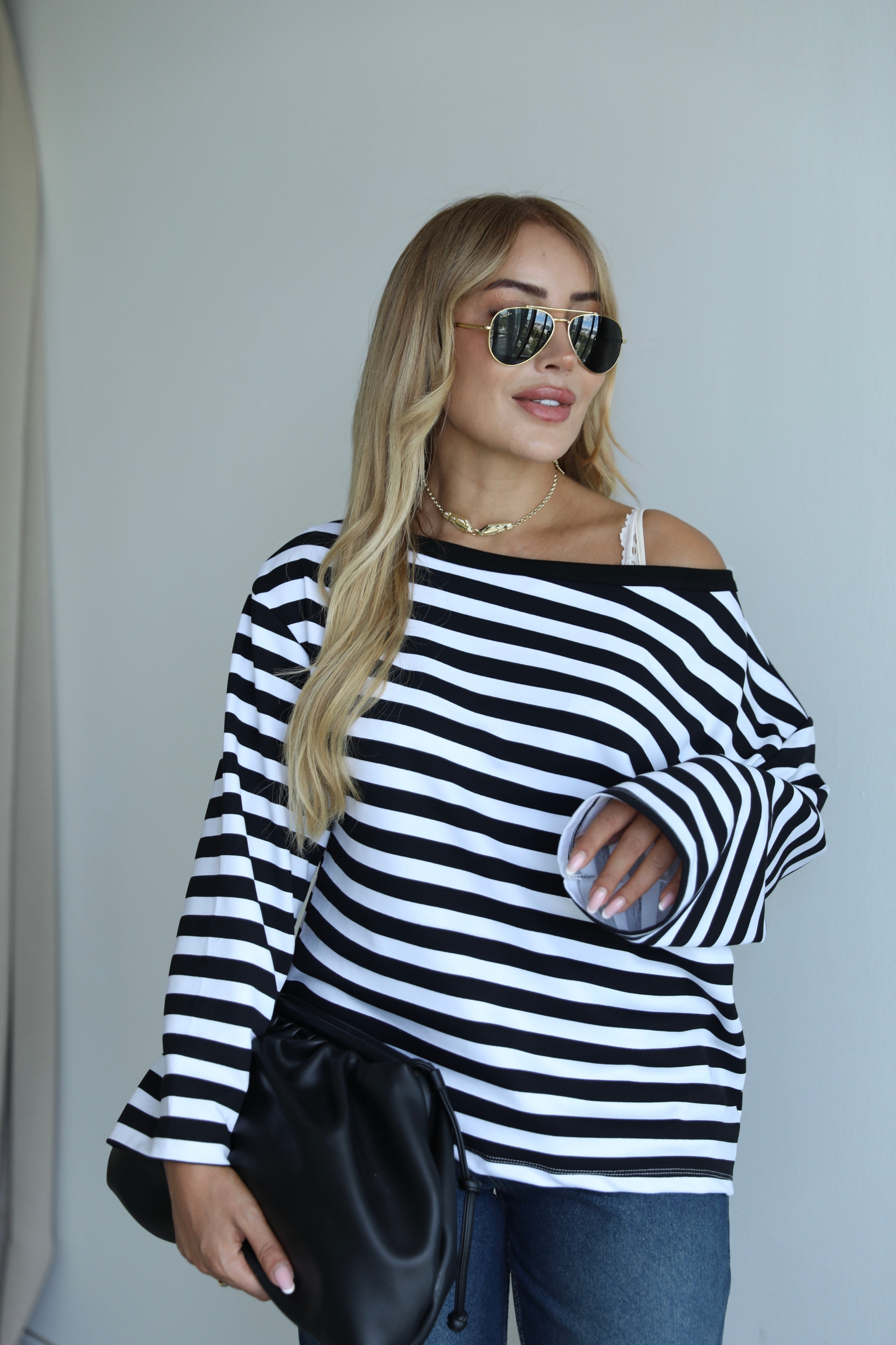 Siyah Beyaz Çizgili Kayık Yaka Basic T-shirt 