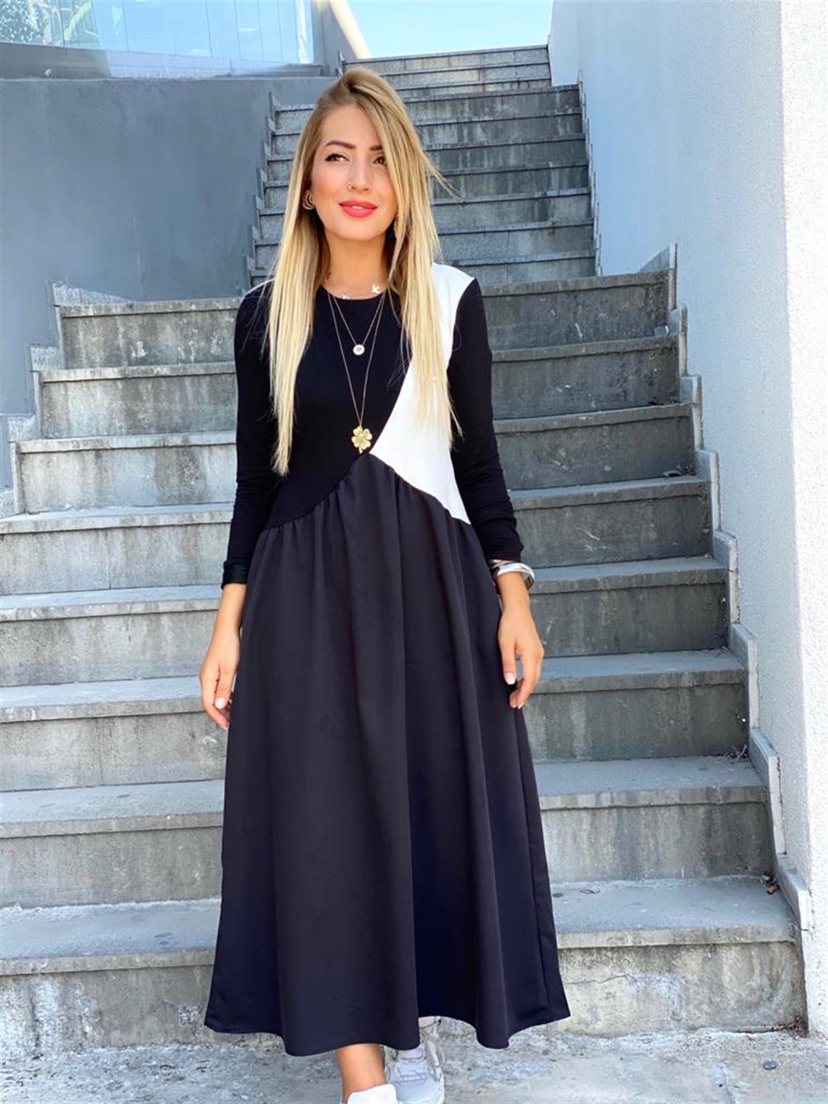 Siyah Beyaz Detay Uzun Elbise