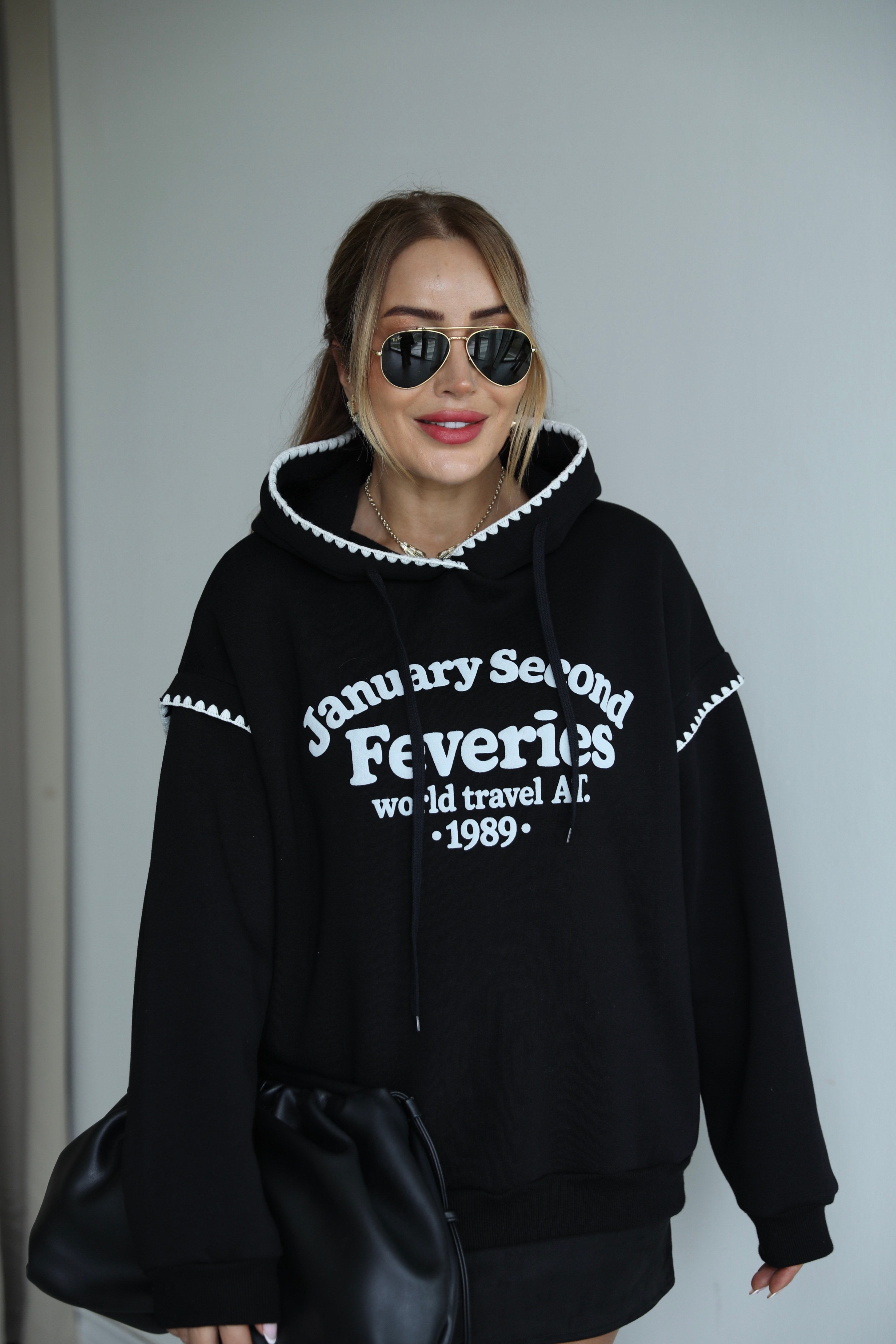 Siyah Beyaz Nakış Detaylı Kapüşonlu Sweat