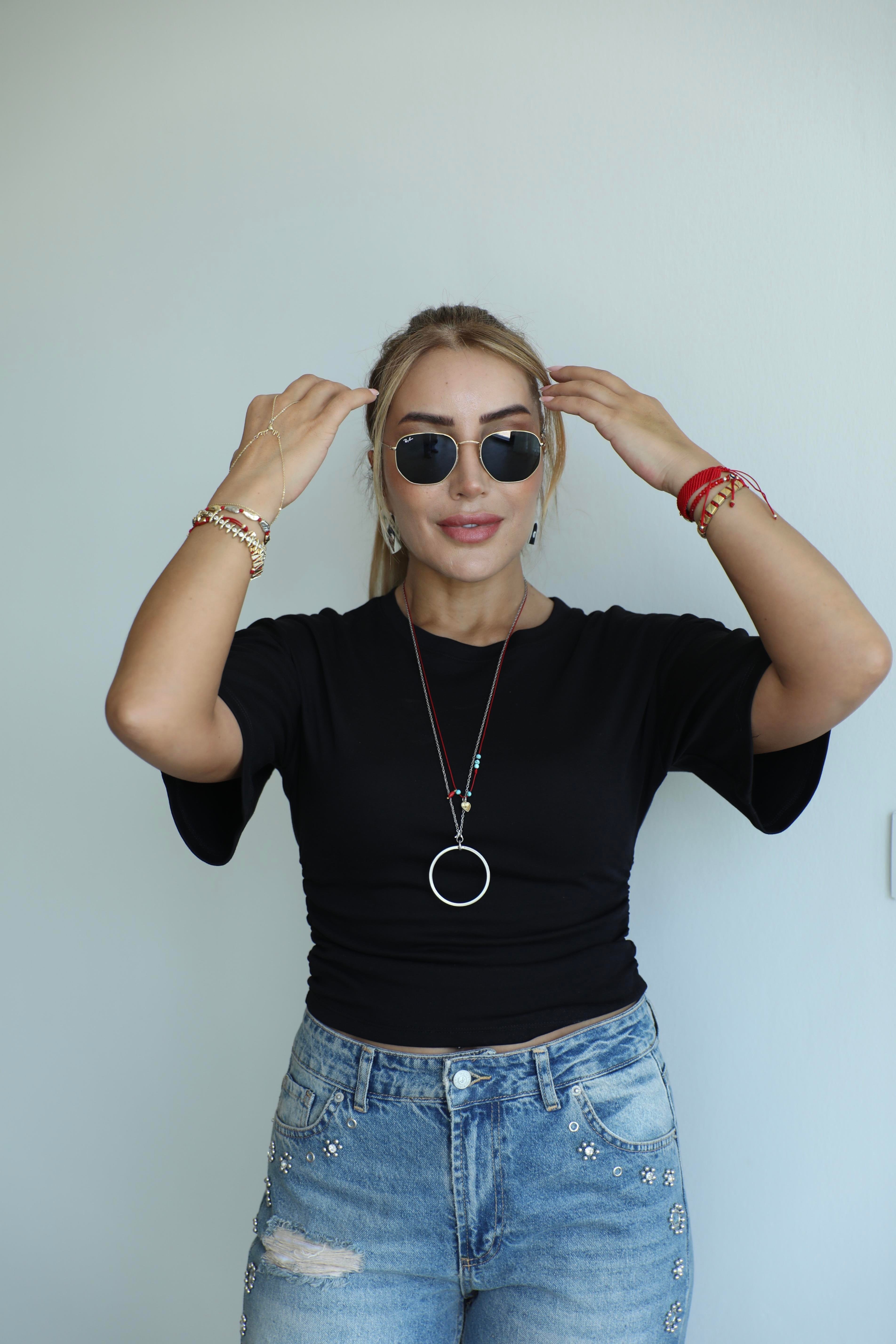 Siyah Büzgü Detaylı T-shirt
