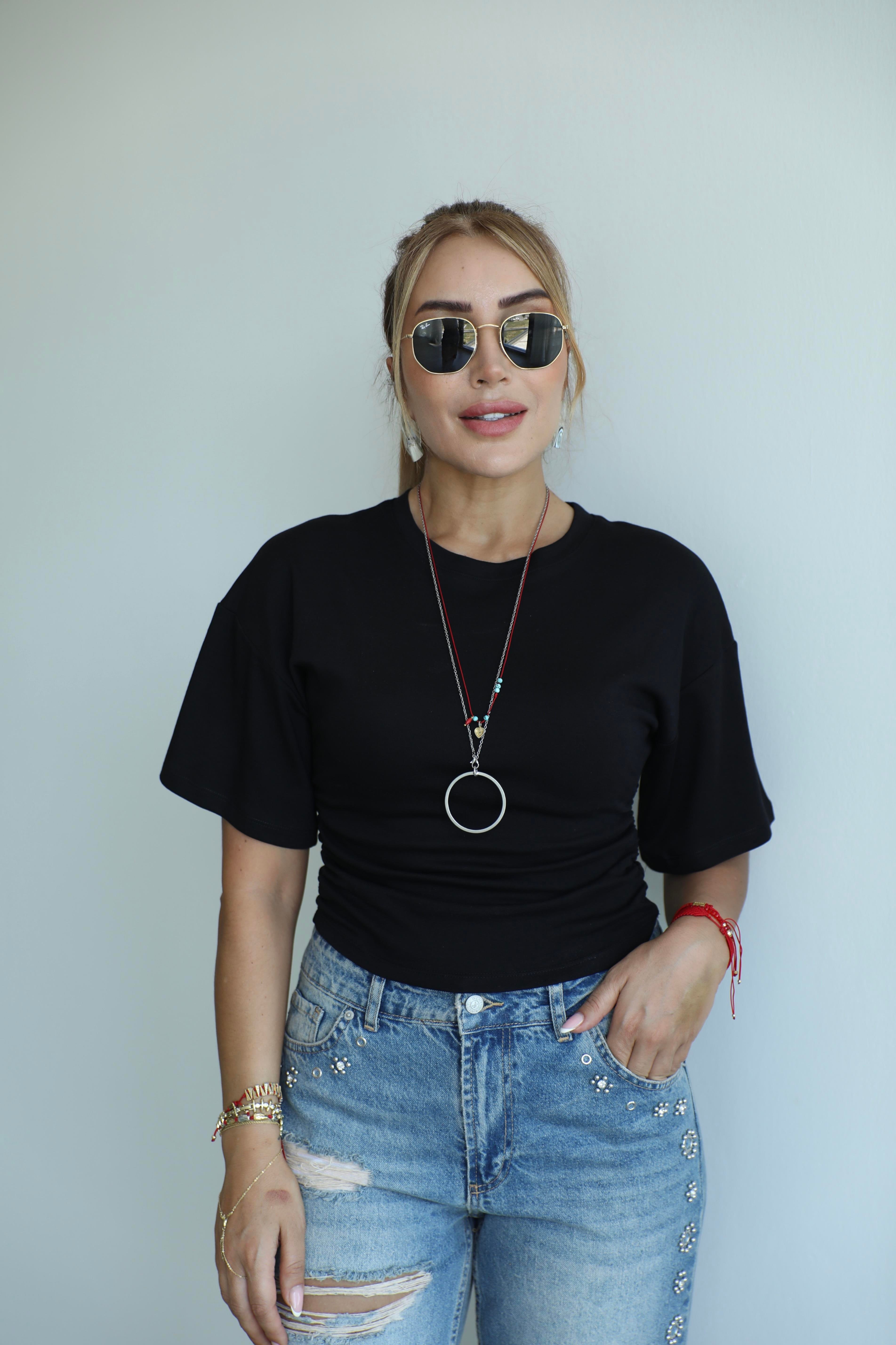 Siyah Büzgü Detaylı T-shirt