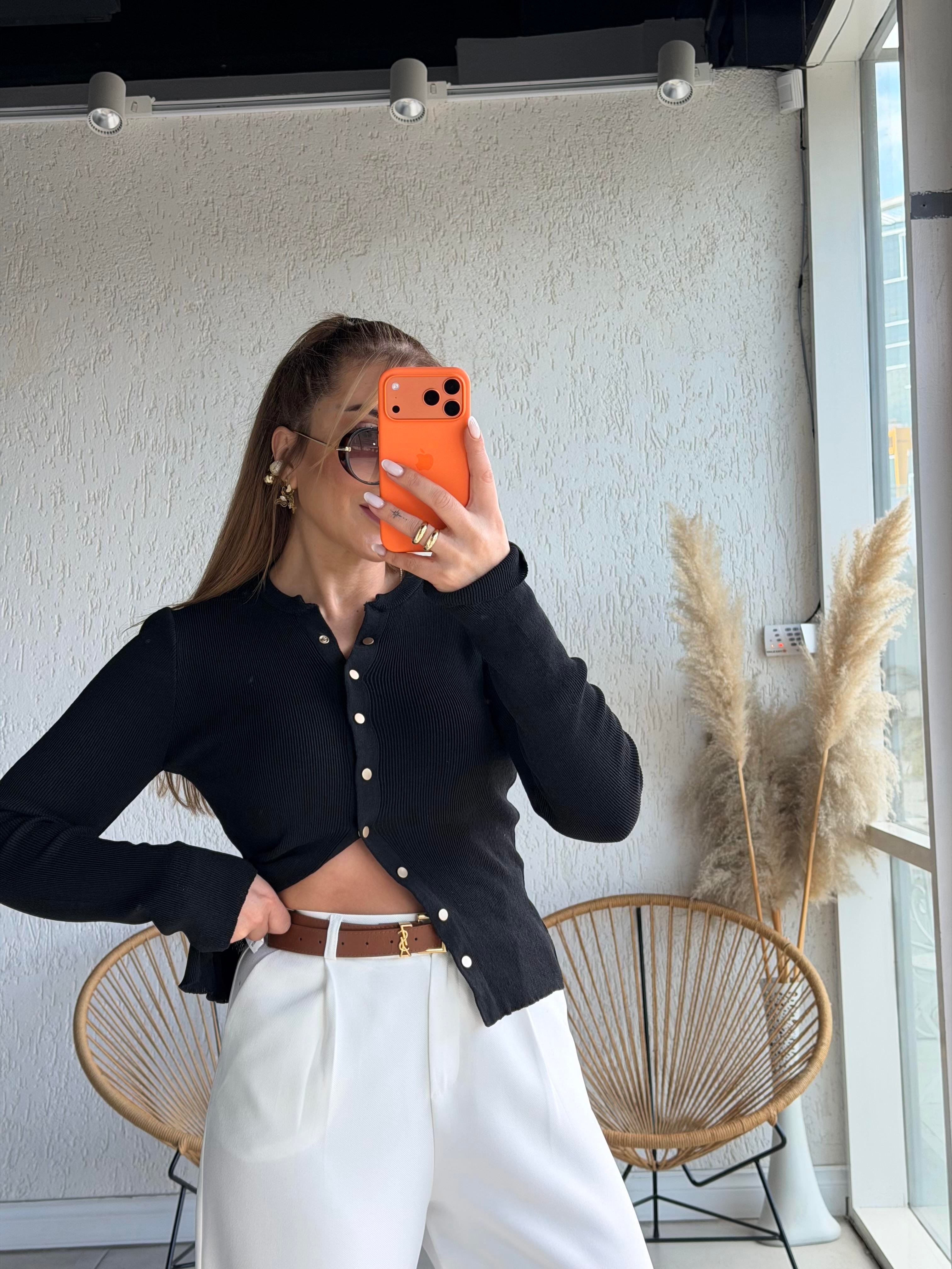Siyah Çıtçıt Detaylı Triko Bluz