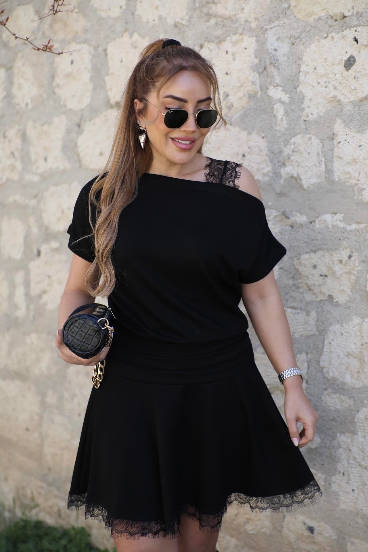 Siyah Dantel Detaylı Drapeli Modal Elbise 