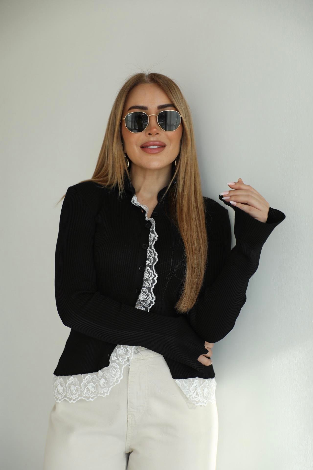 Siyah Dantel Detaylı Fitilli Bluz