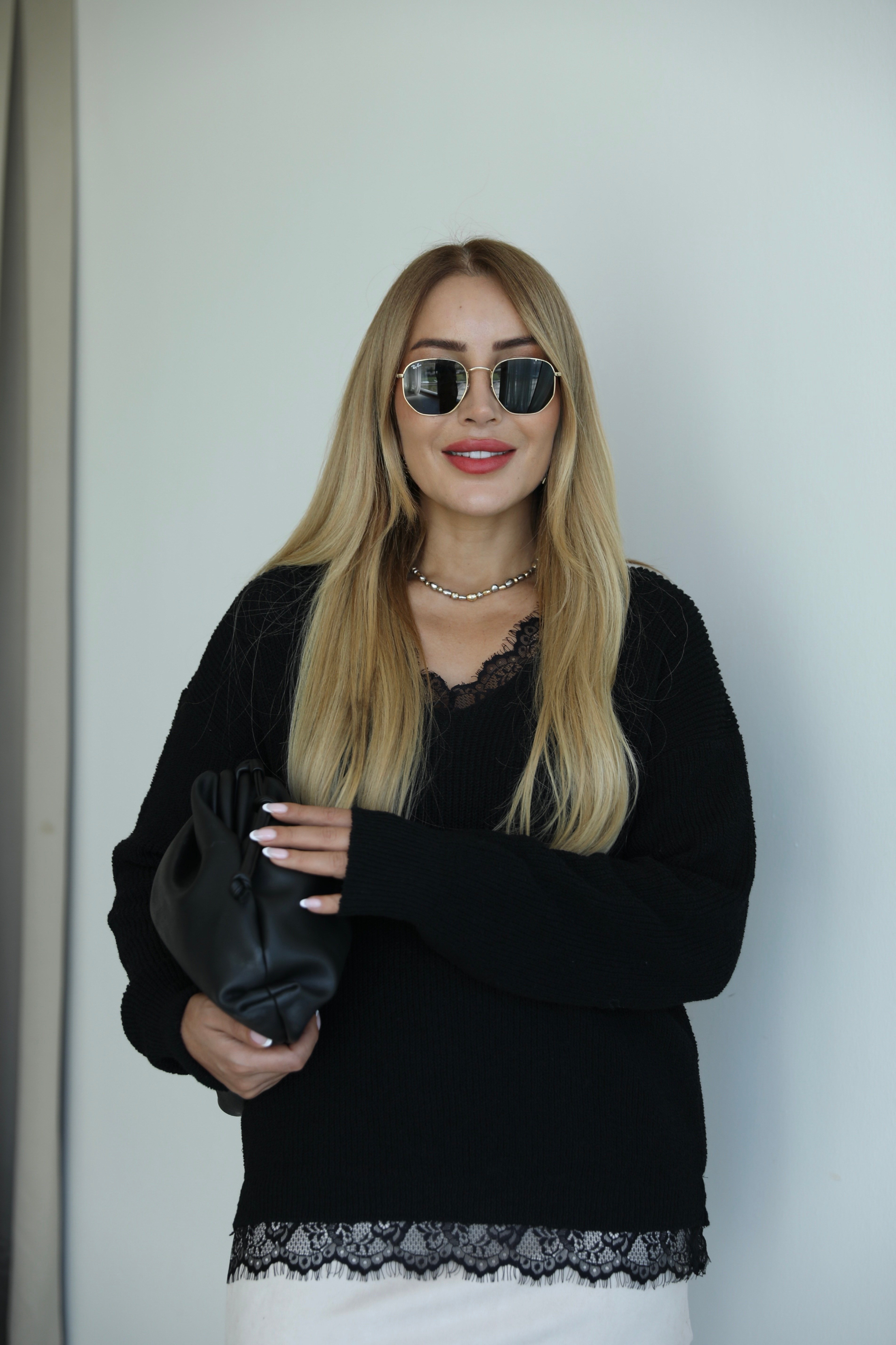 Siyah Dantel Detaylı Triko 
