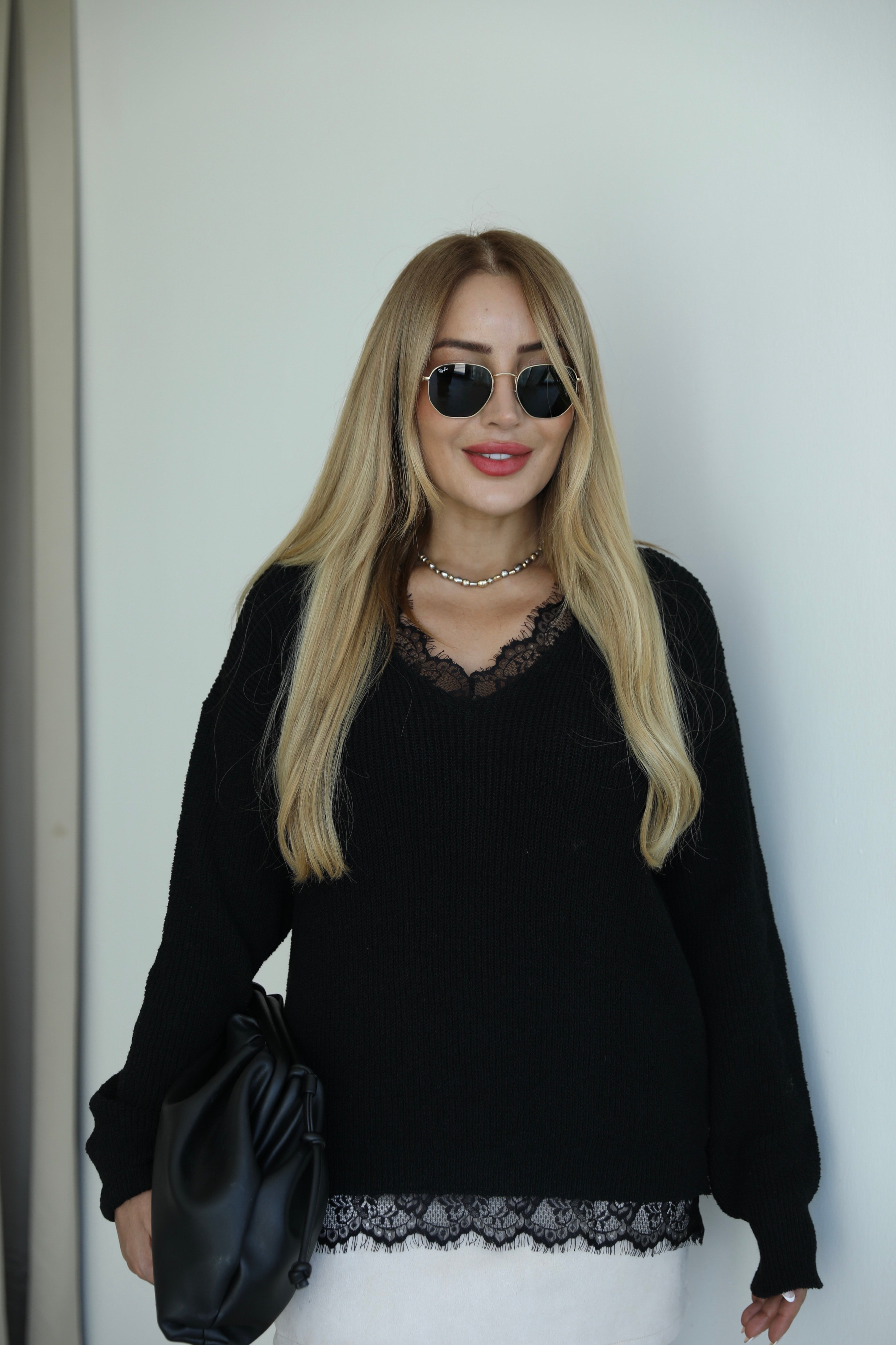 Siyah Dantel Detaylı Triko 