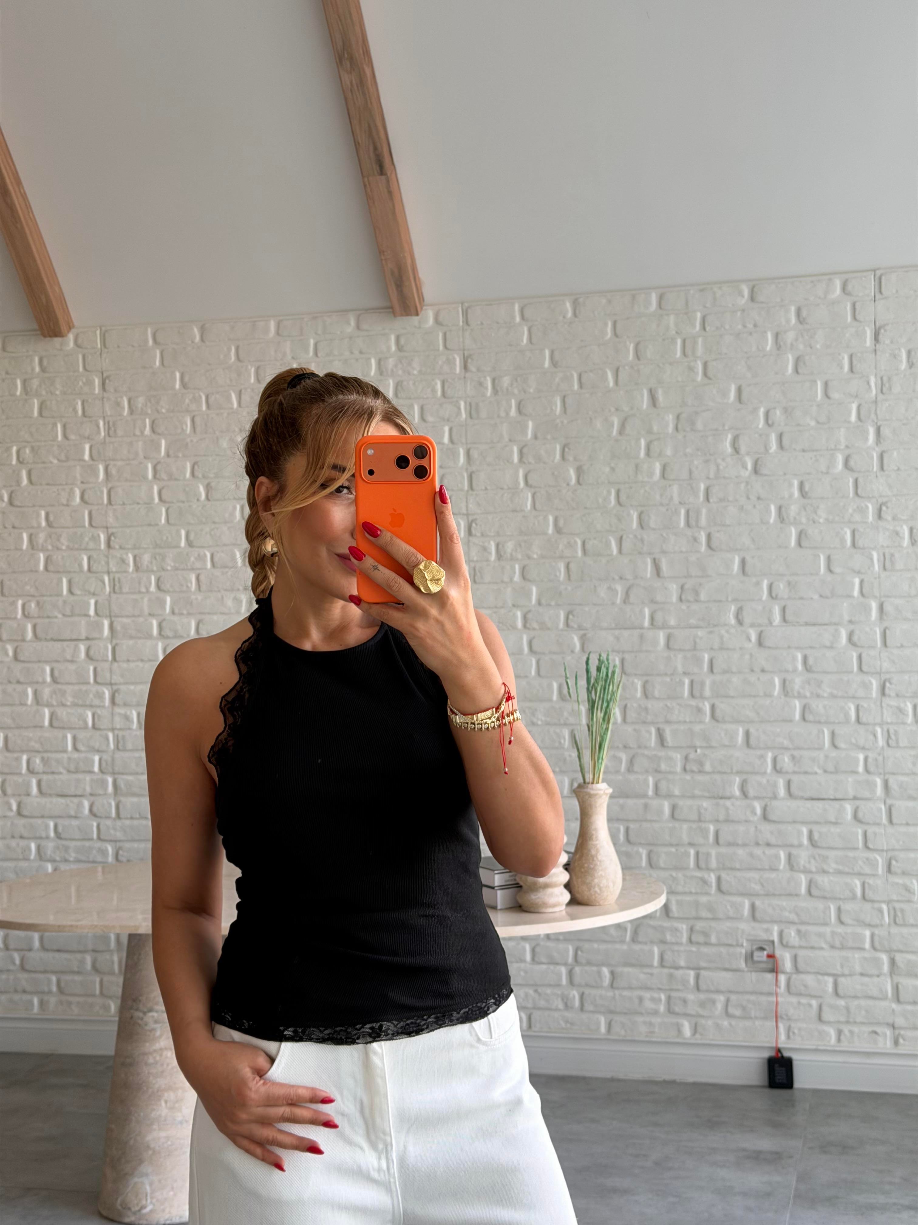 Siyah Dantelli Dekolteli Bluz