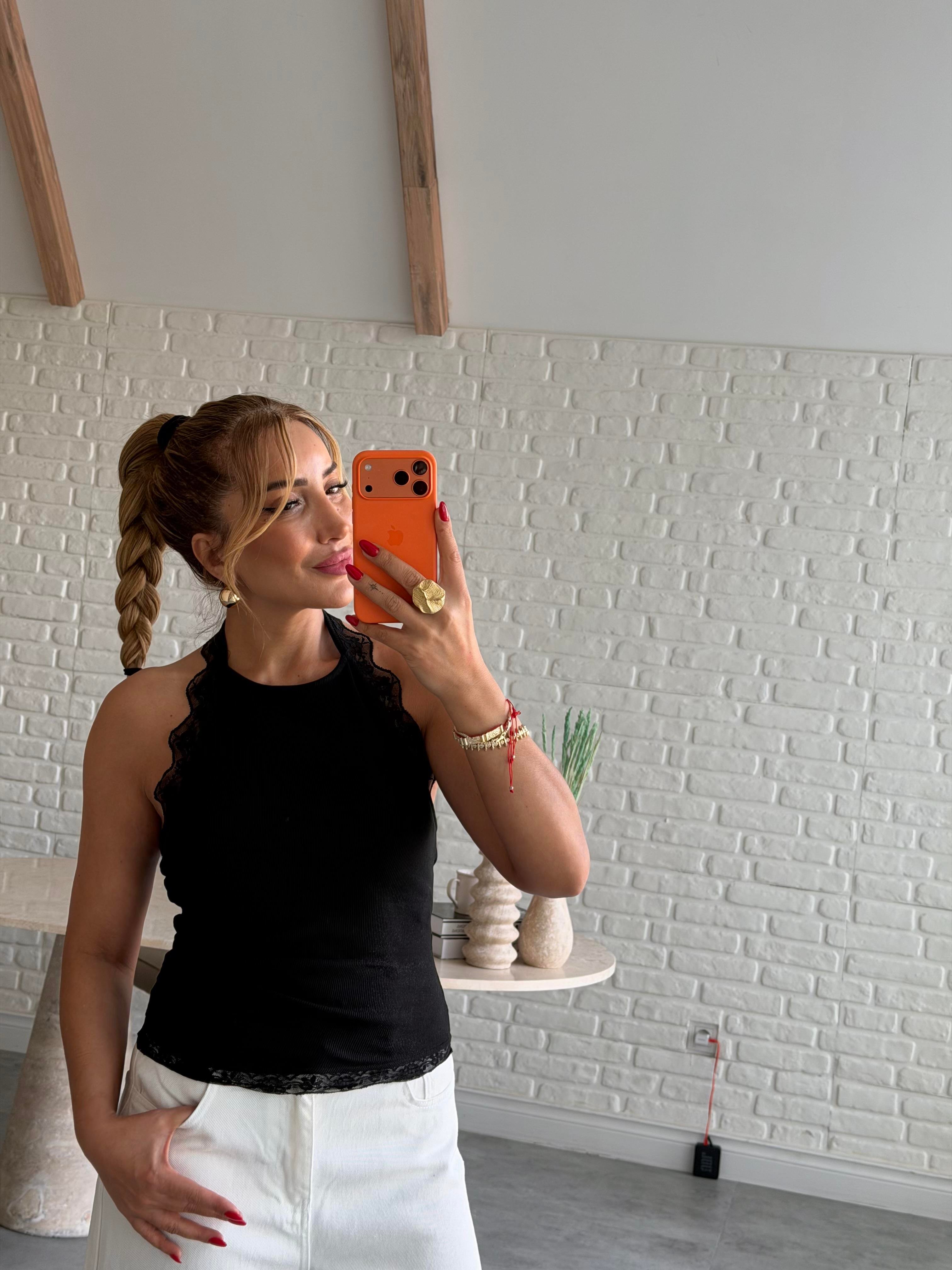 Siyah Dantelli Dekolteli Bluz