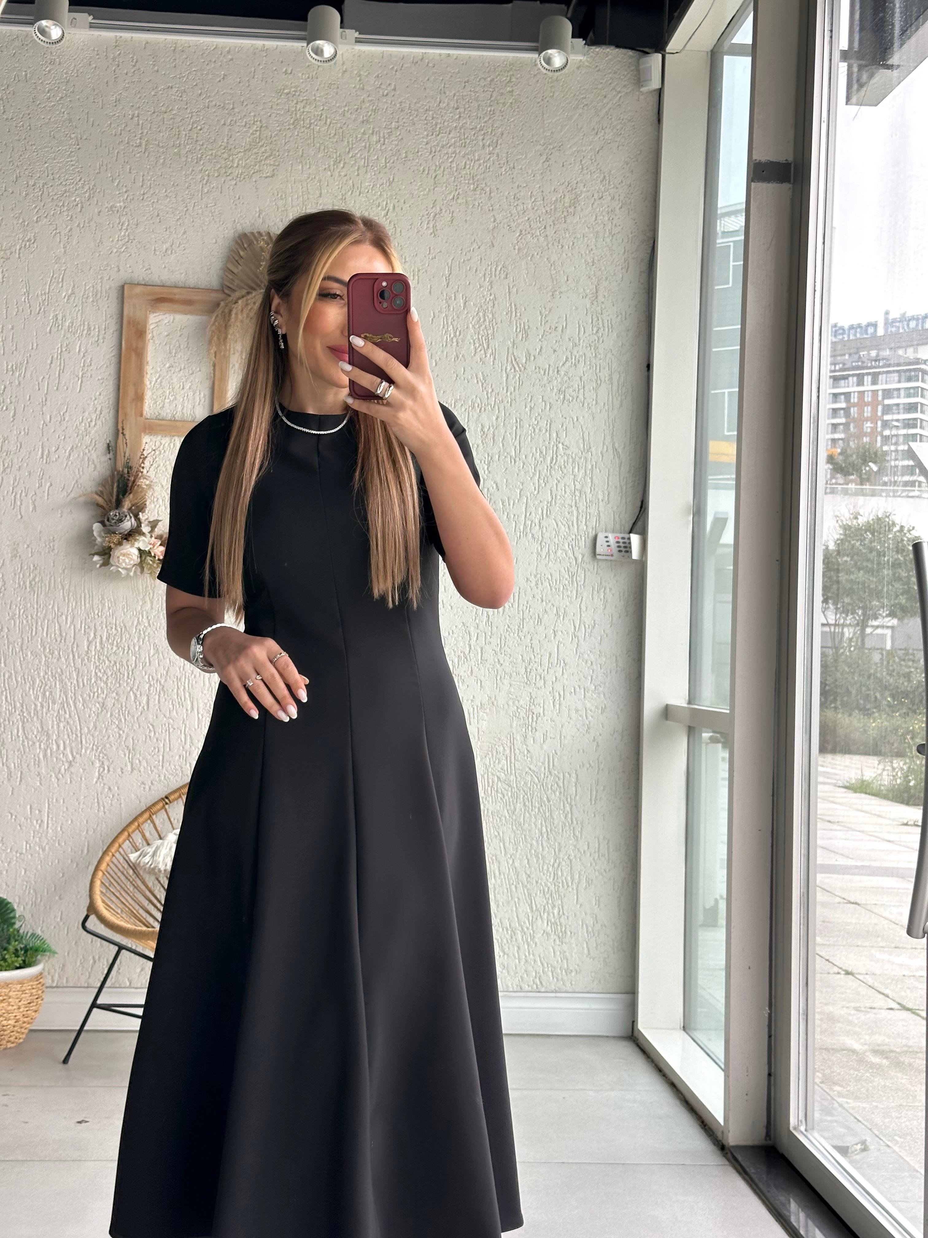 Siyah Dikiş Detaylı Çan Elbise