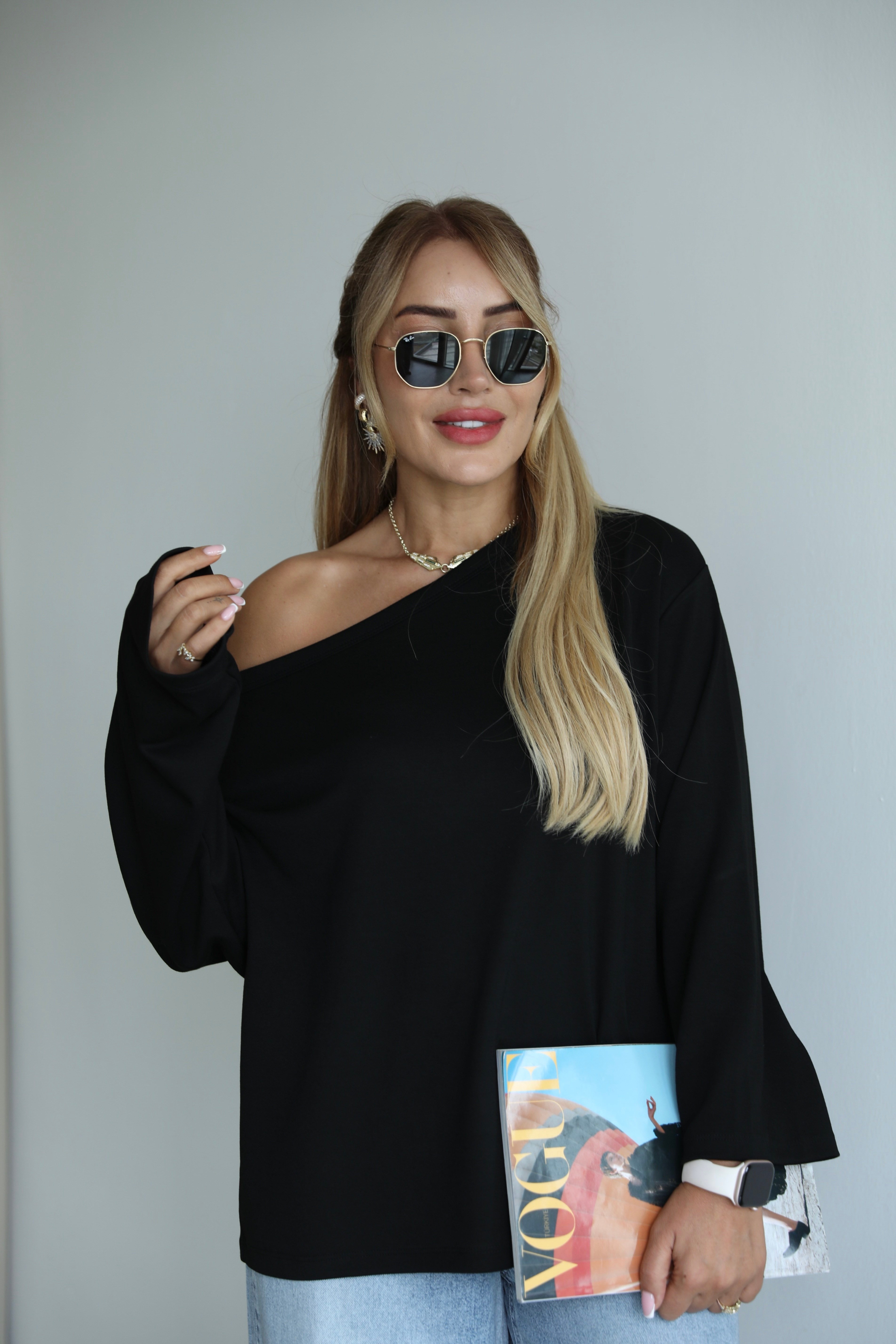 Siyah Düşük Omuz Salaş T-shirt 