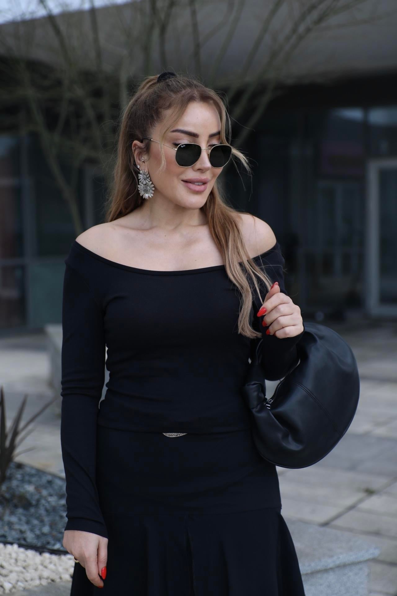 Siyah Geniş Yaka Bluz