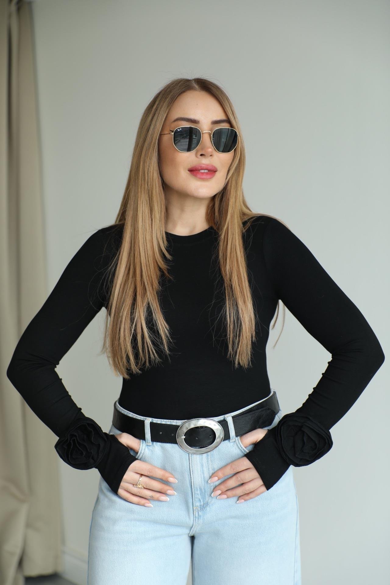 Siyah Gül Detaylı Bodysuit