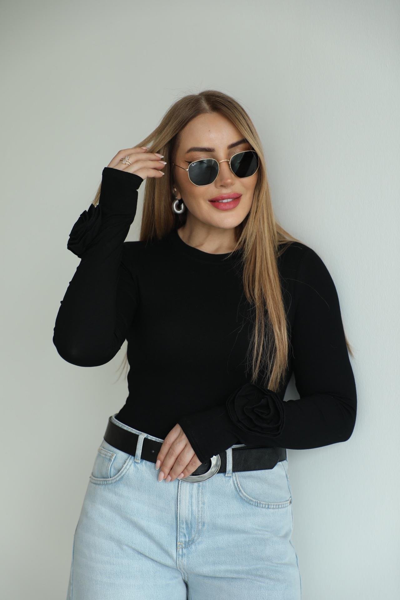 Siyah Gül Detaylı Bodysuit