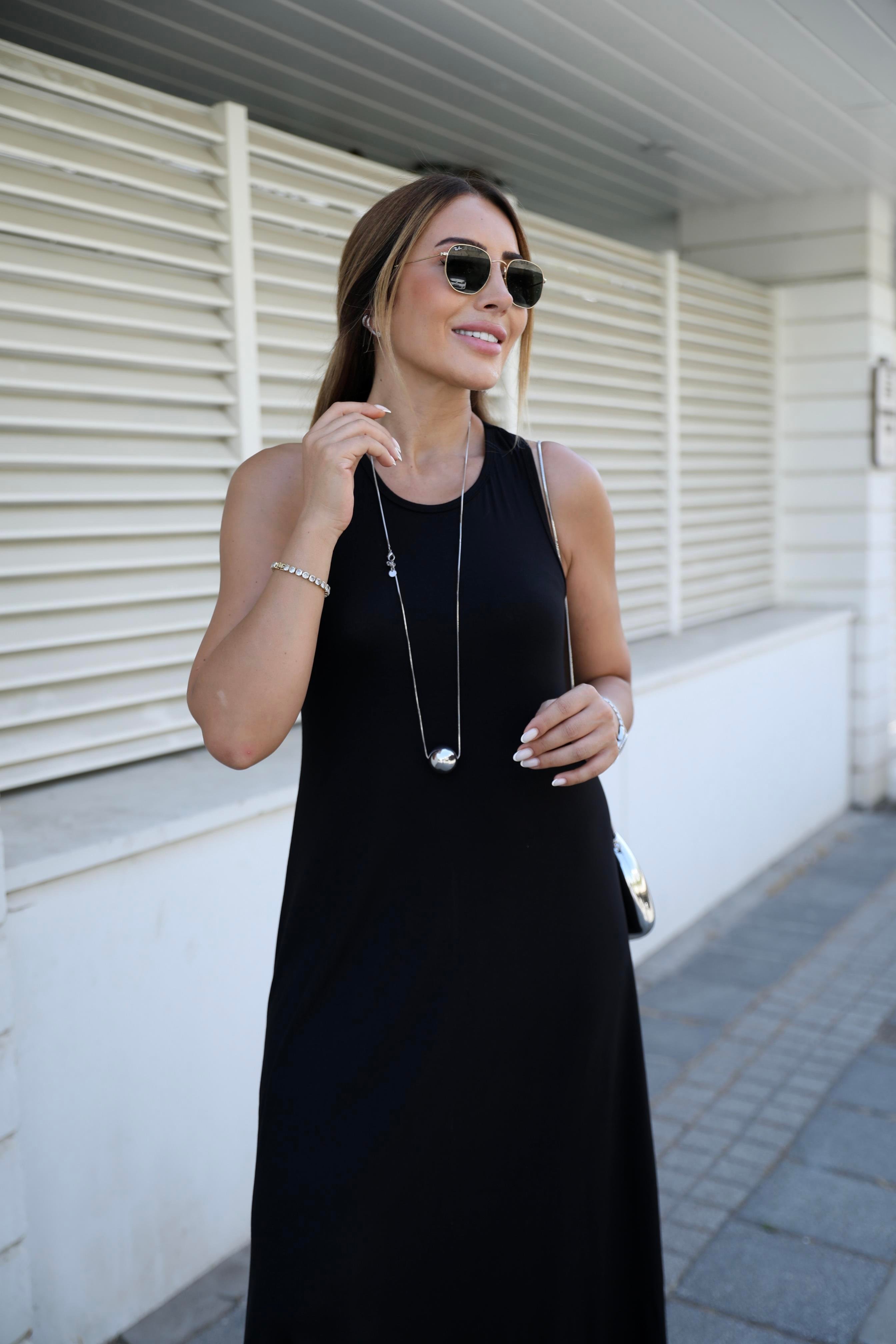 Siyah Halter Yaka Basic Elbise 