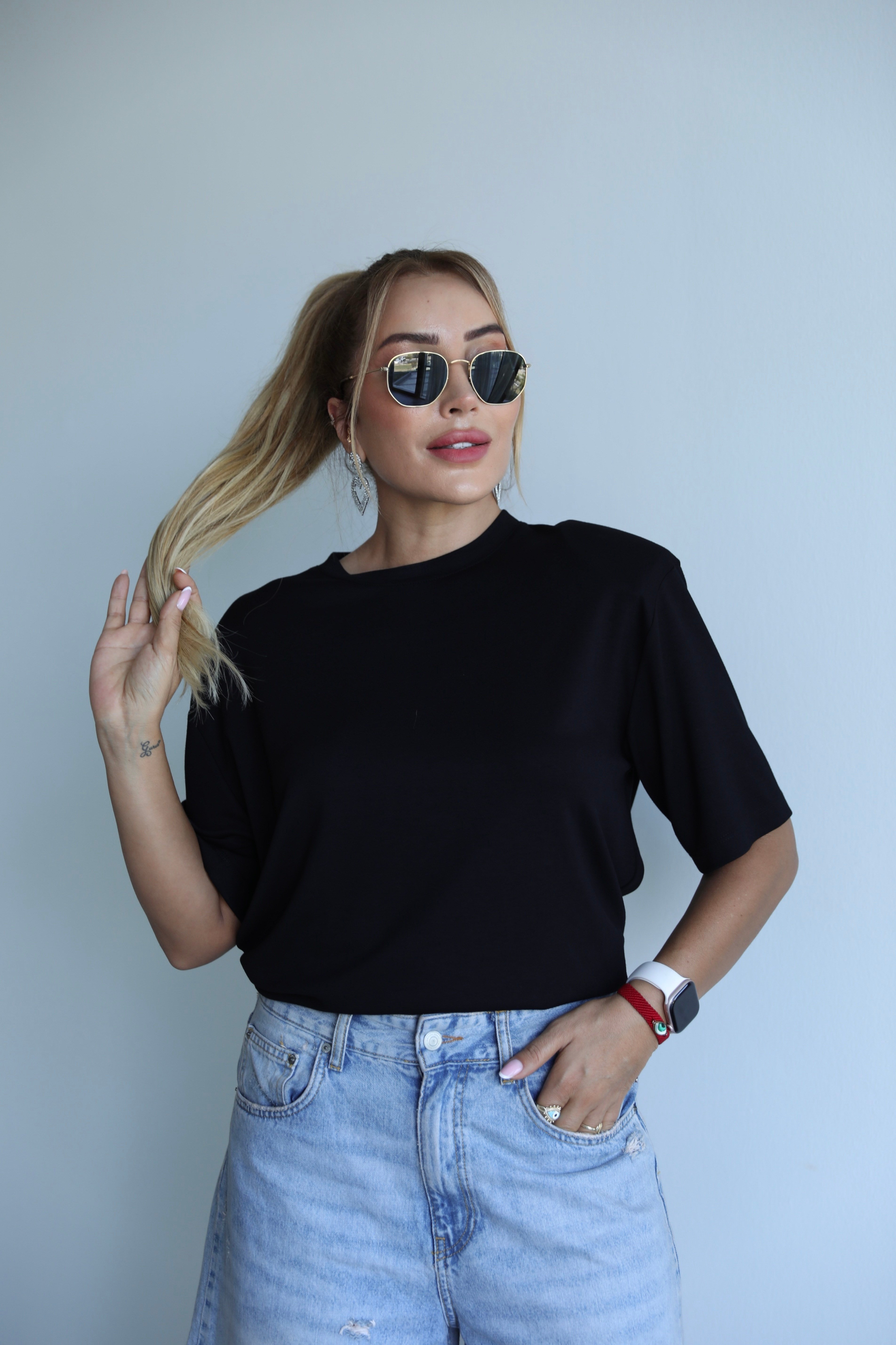 Siyah Kalpli Vatkalı T-shirt 