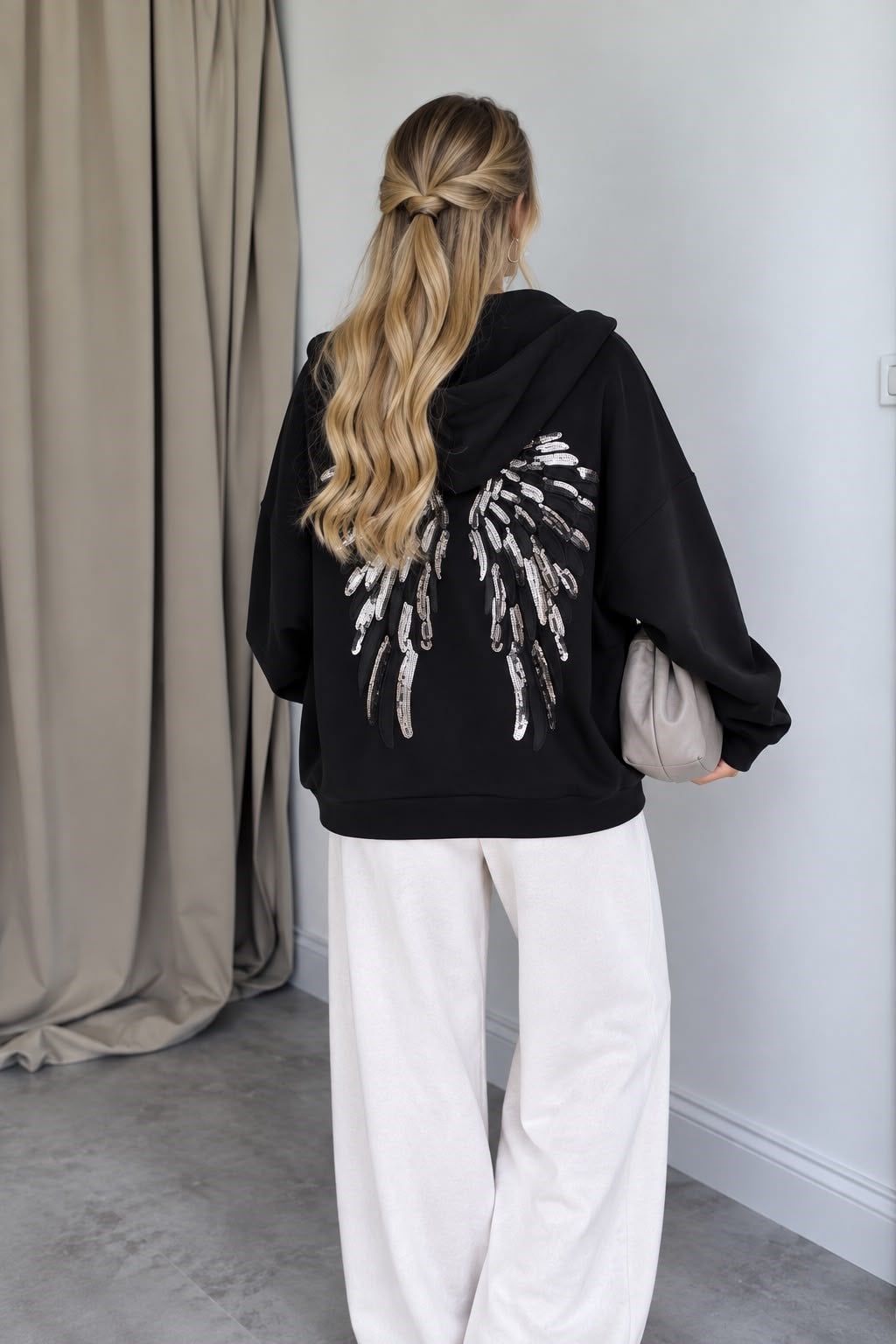 Siyah Kanat Nakışlı Sweat Hırka