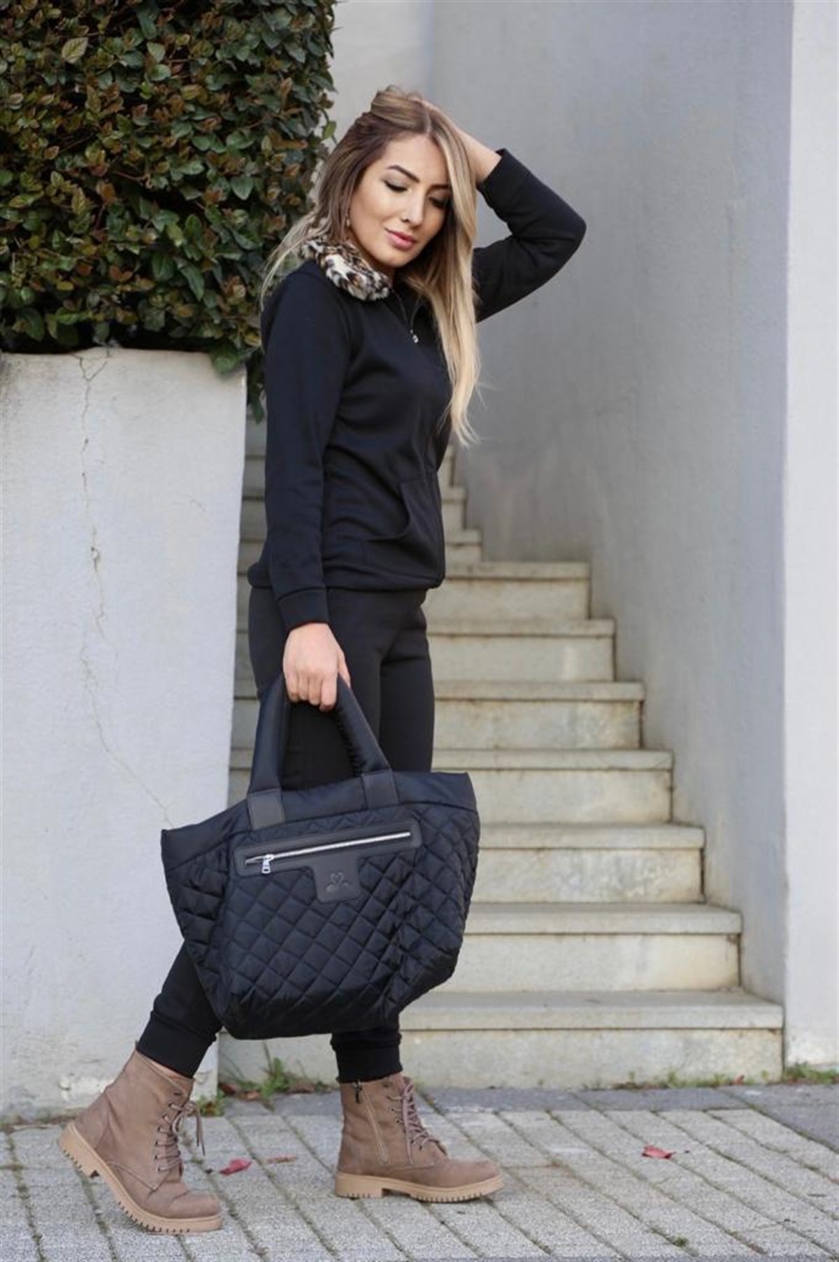 Siyah Kapitone Çanta