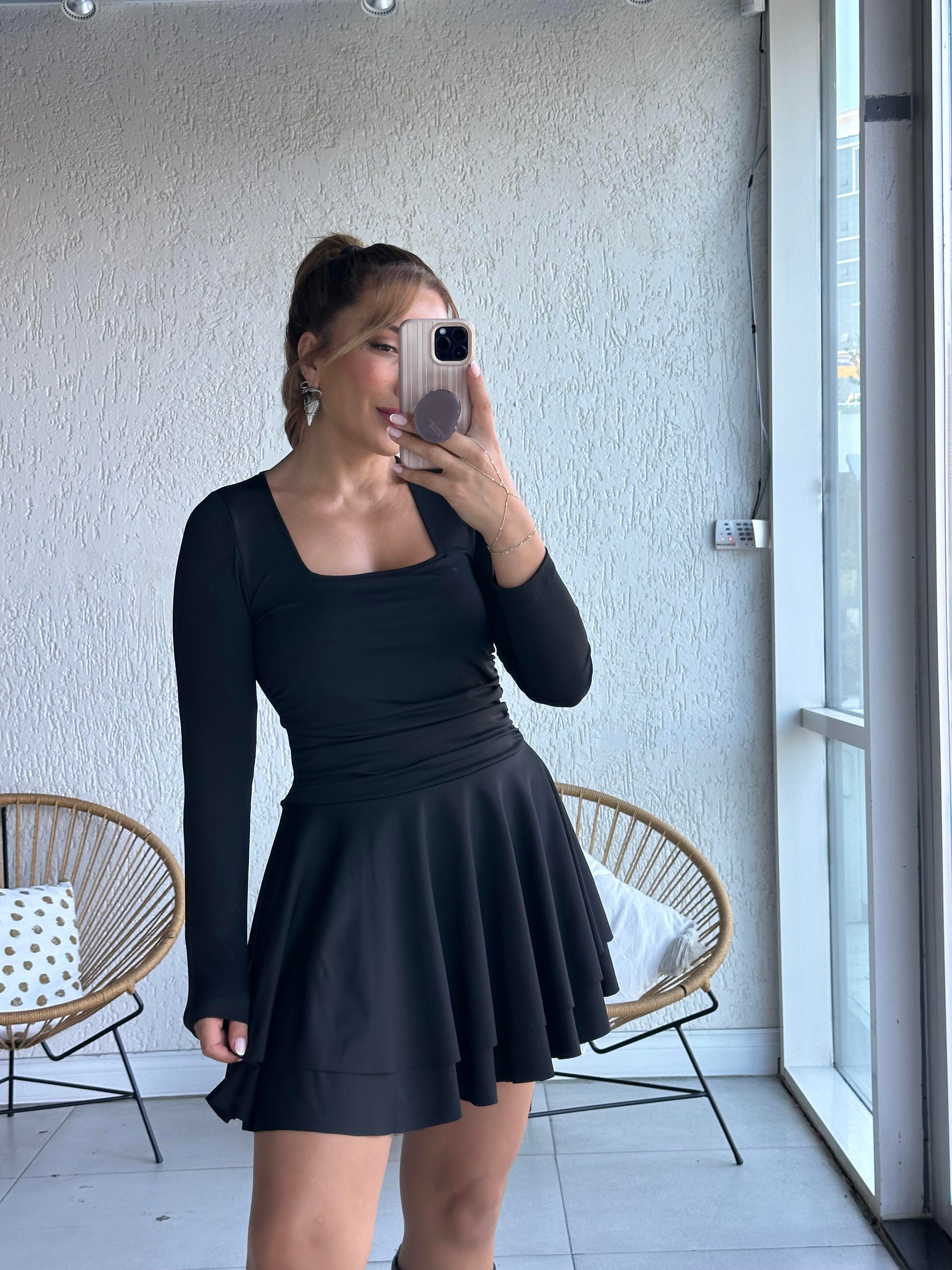 Siyah Kare Yaka Drapeli Elbise