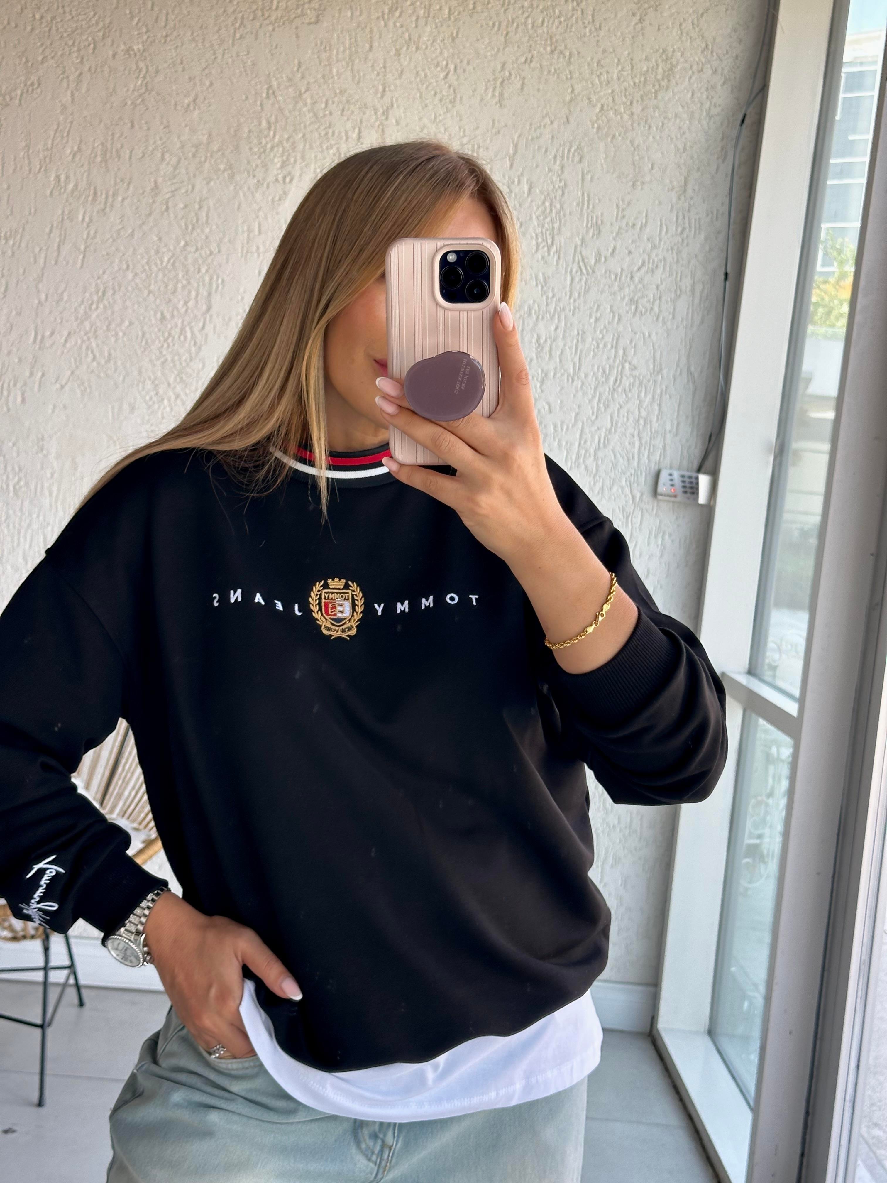 Siyah Nakışlı Sweatshirt