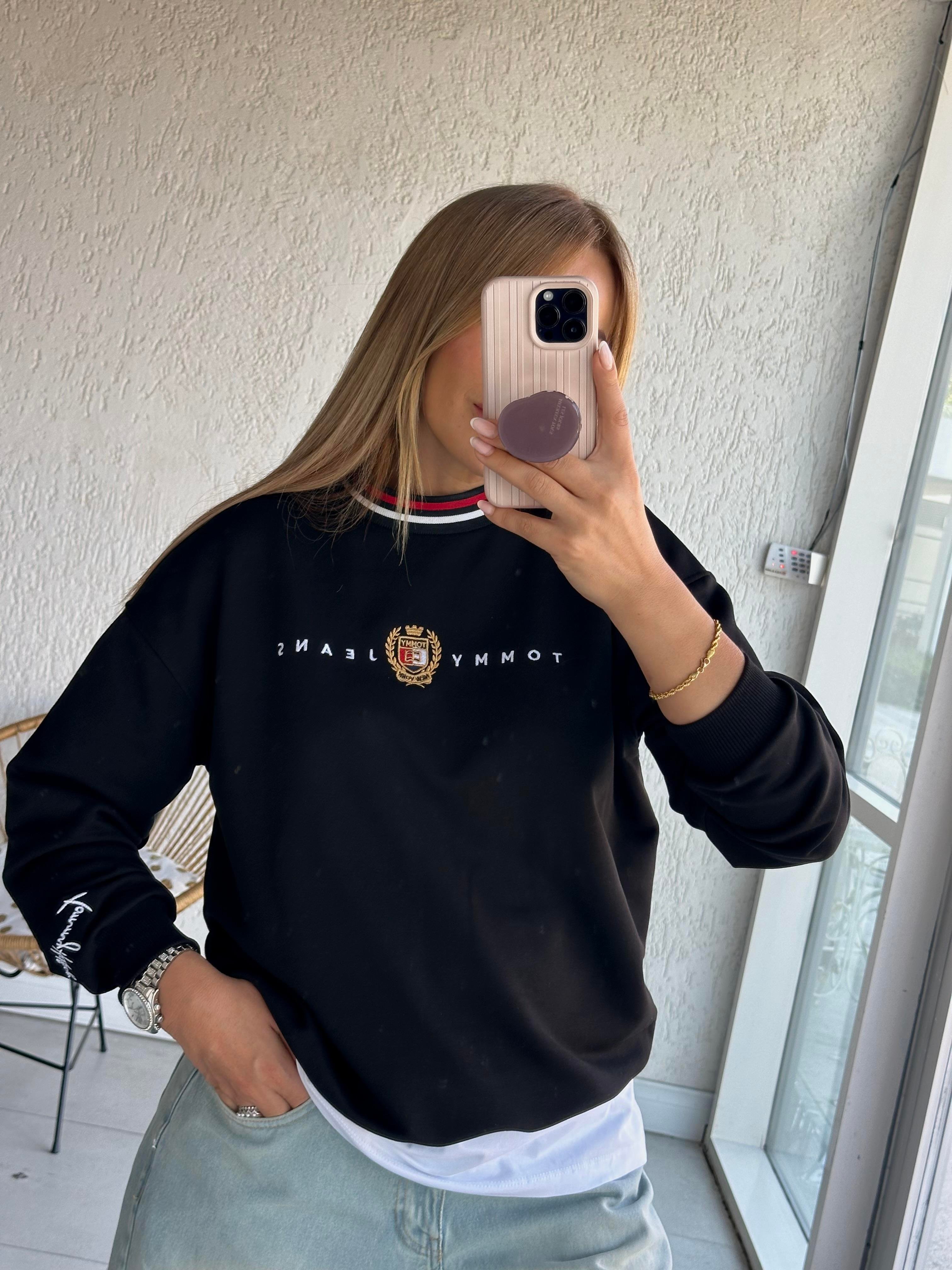 Siyah Nakışlı Sweatshirt