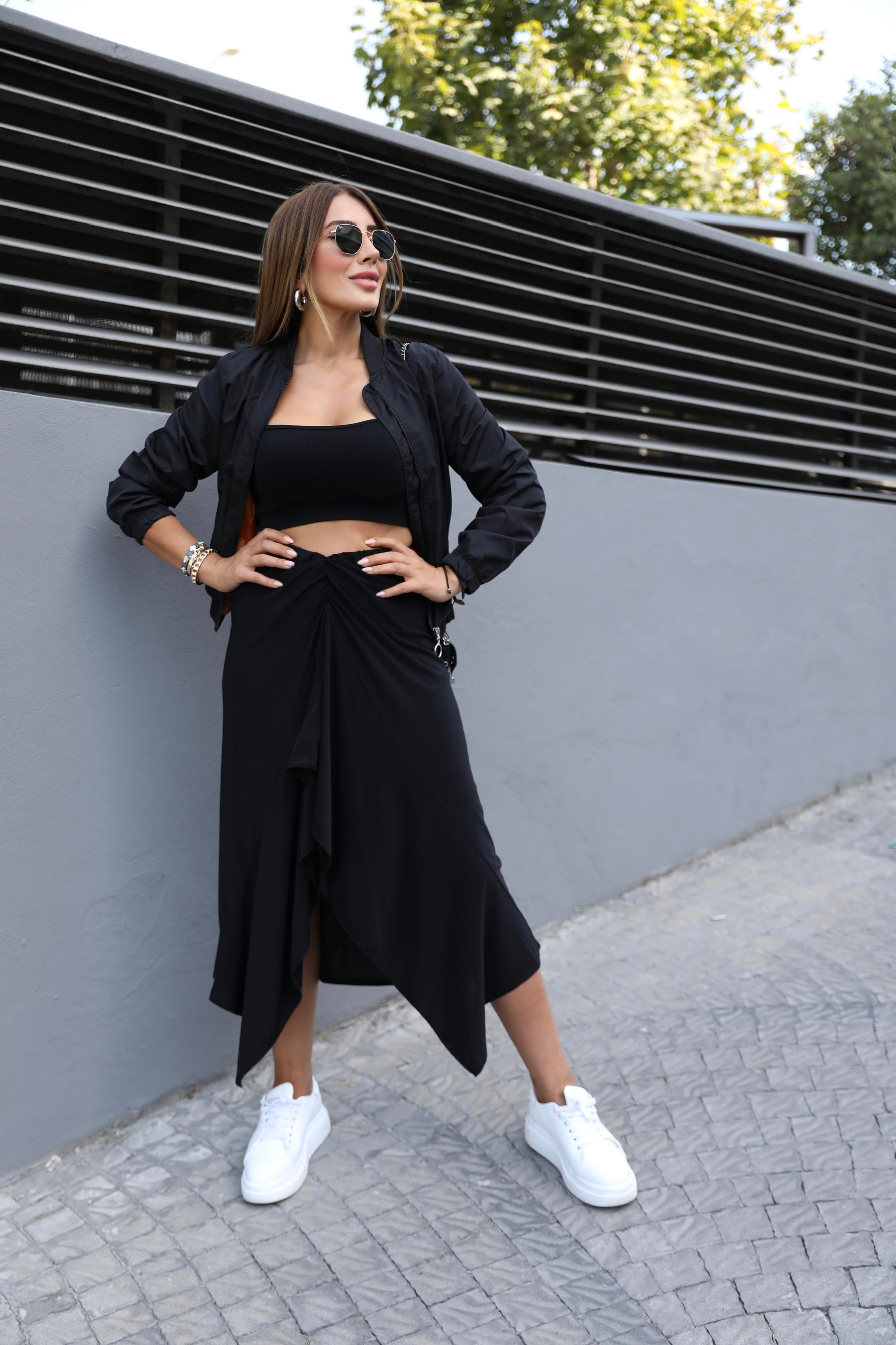 Siyah Önü Drapeli Etek