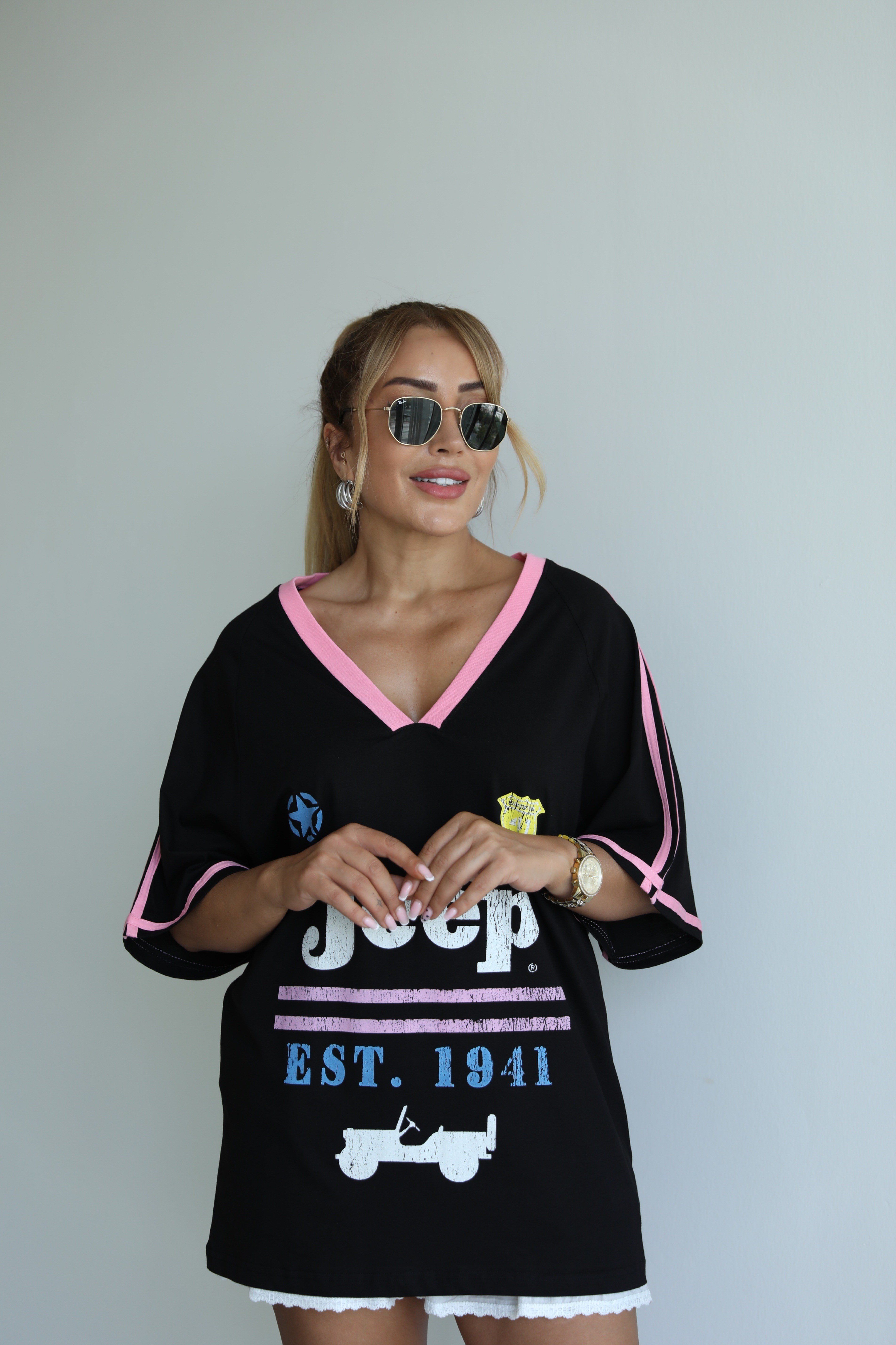 Siyah Pembe V Yaka Yazılı Oversize T-shirt