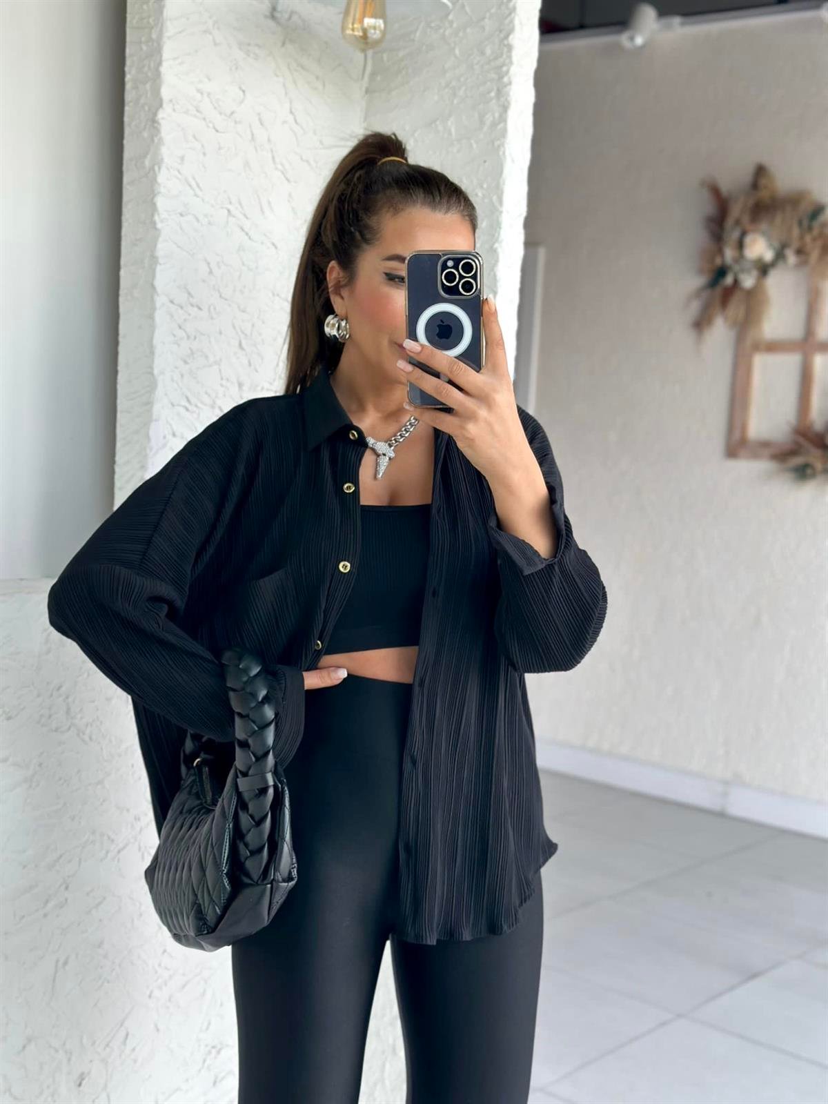 Siyah Pilise Gömlek