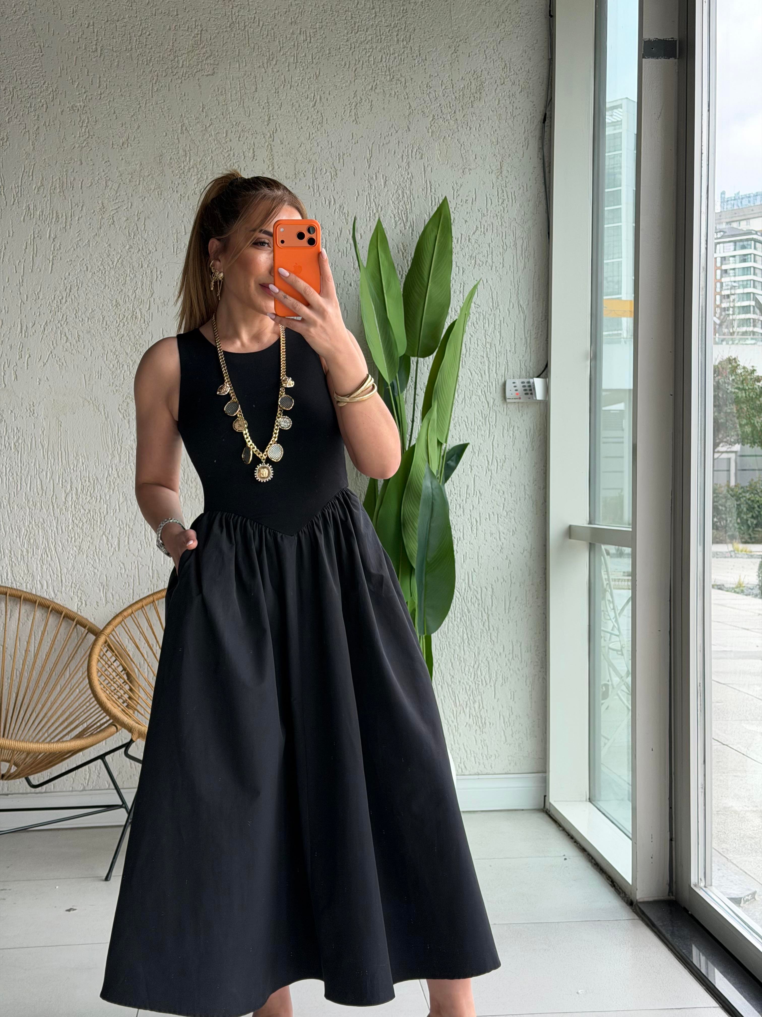 Siyah Poplin Detaylı Elbise 