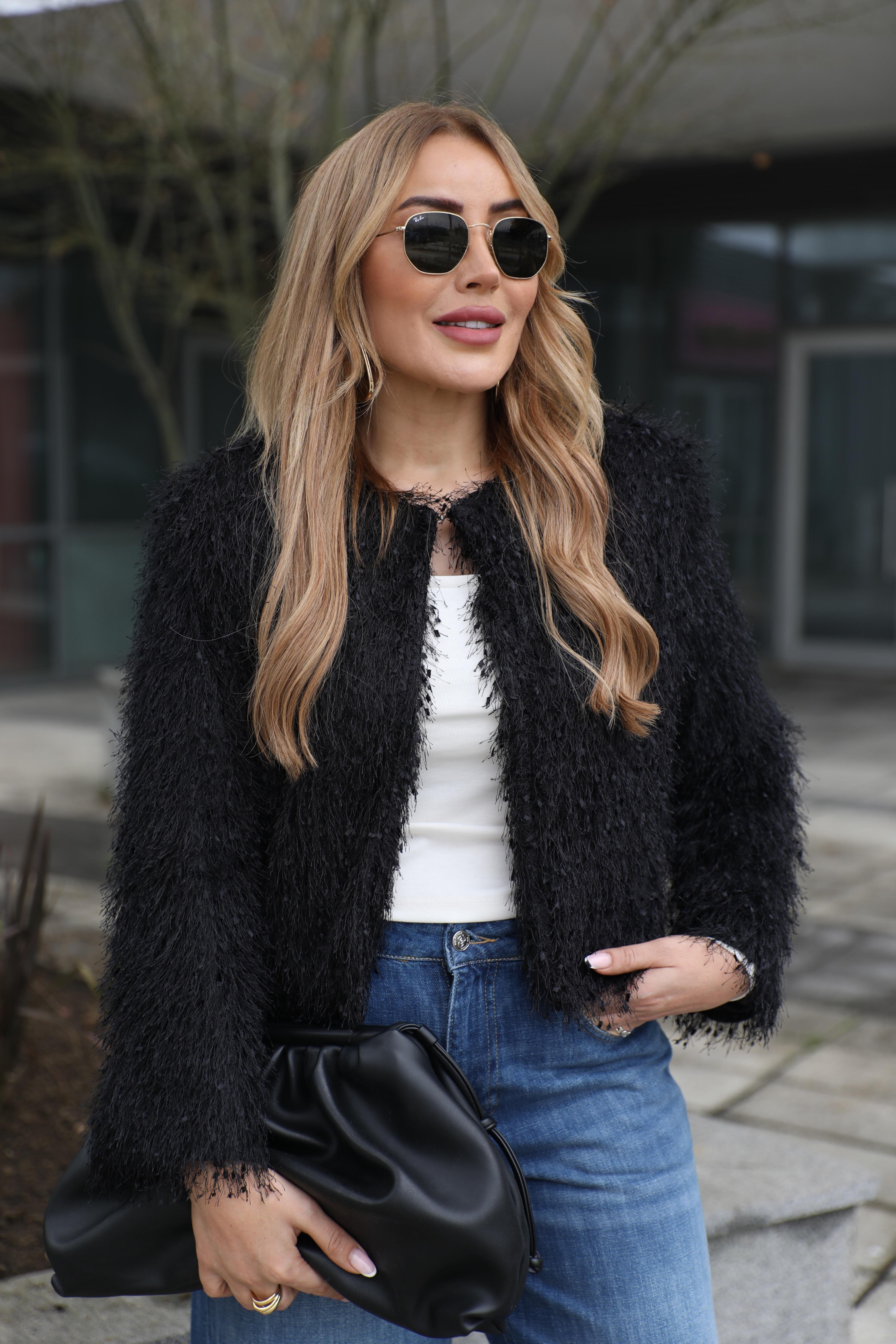 Siyah Püsküllü Ceket