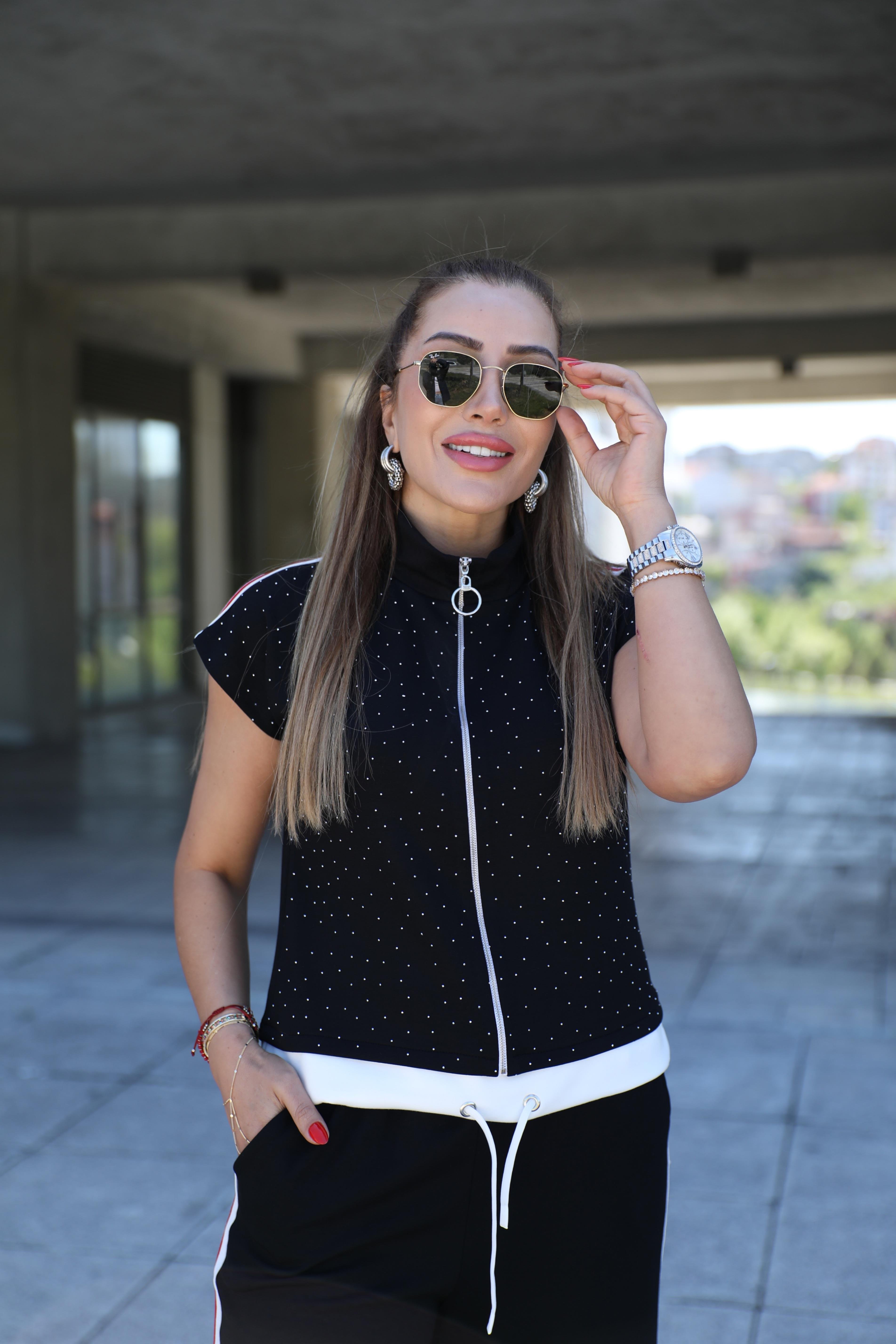 Siyah Taş Detaylı Takım