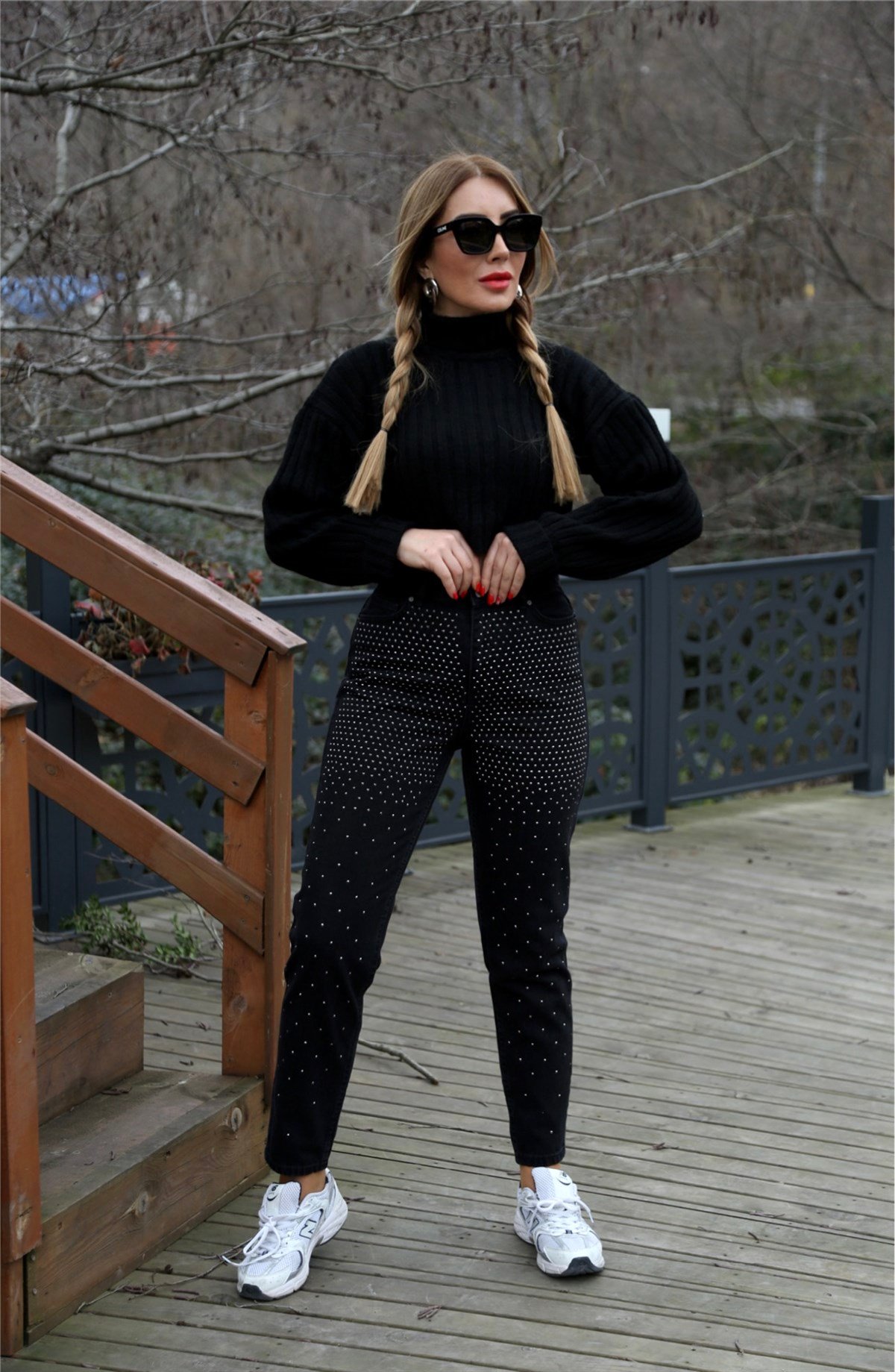 Siyah Taşlı Mom Jean